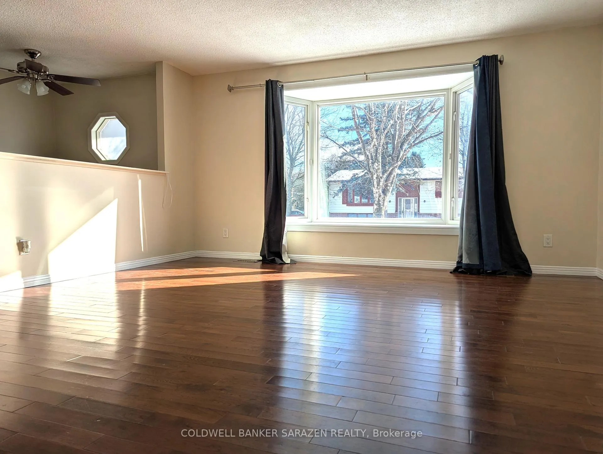 Photo 4 of 2 Dowdall Crescent, Ottawa, Fringewood — HOMEH