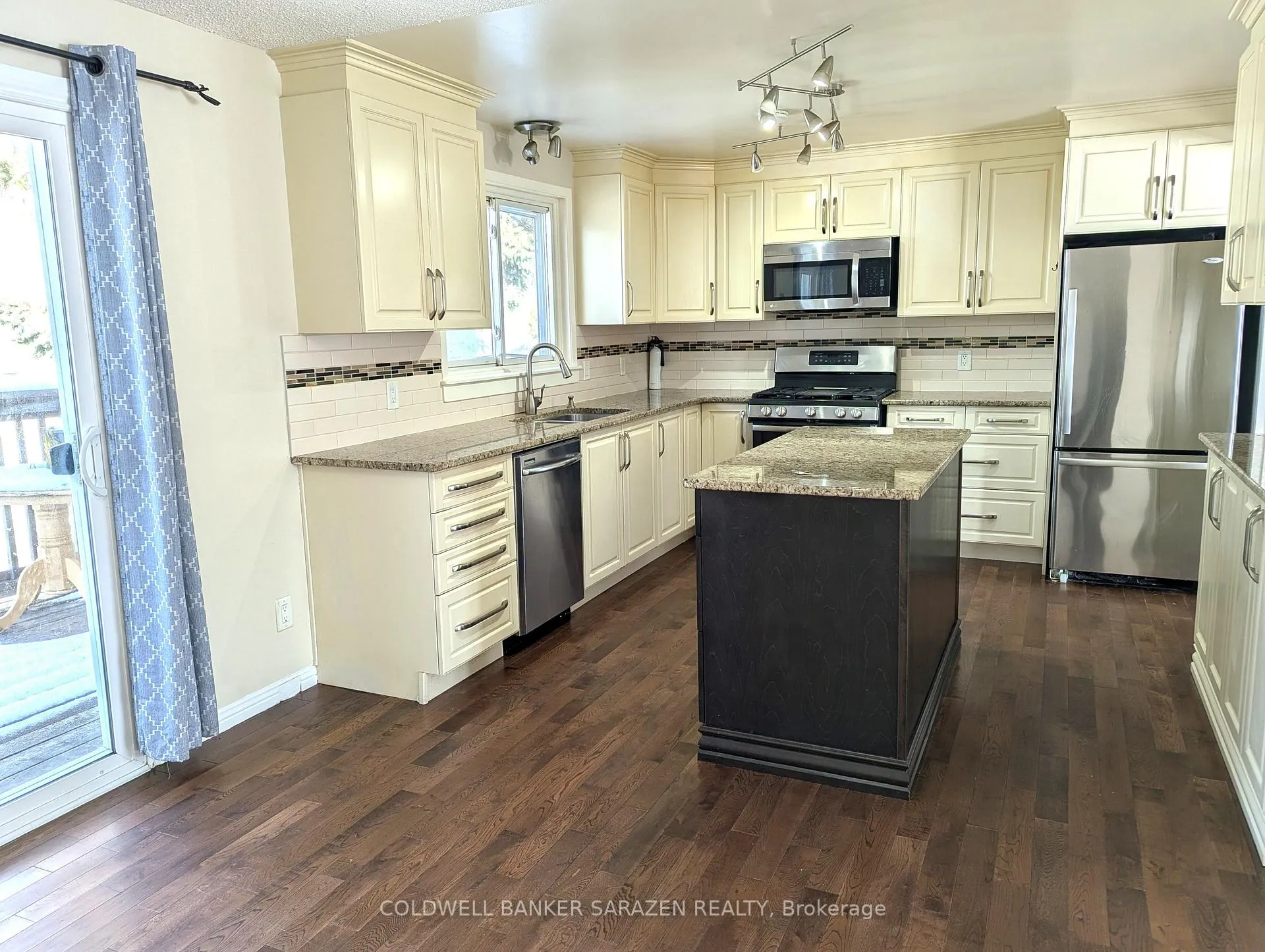 Photo 6 of 2 Dowdall Crescent, Ottawa, Fringewood — HOMEH