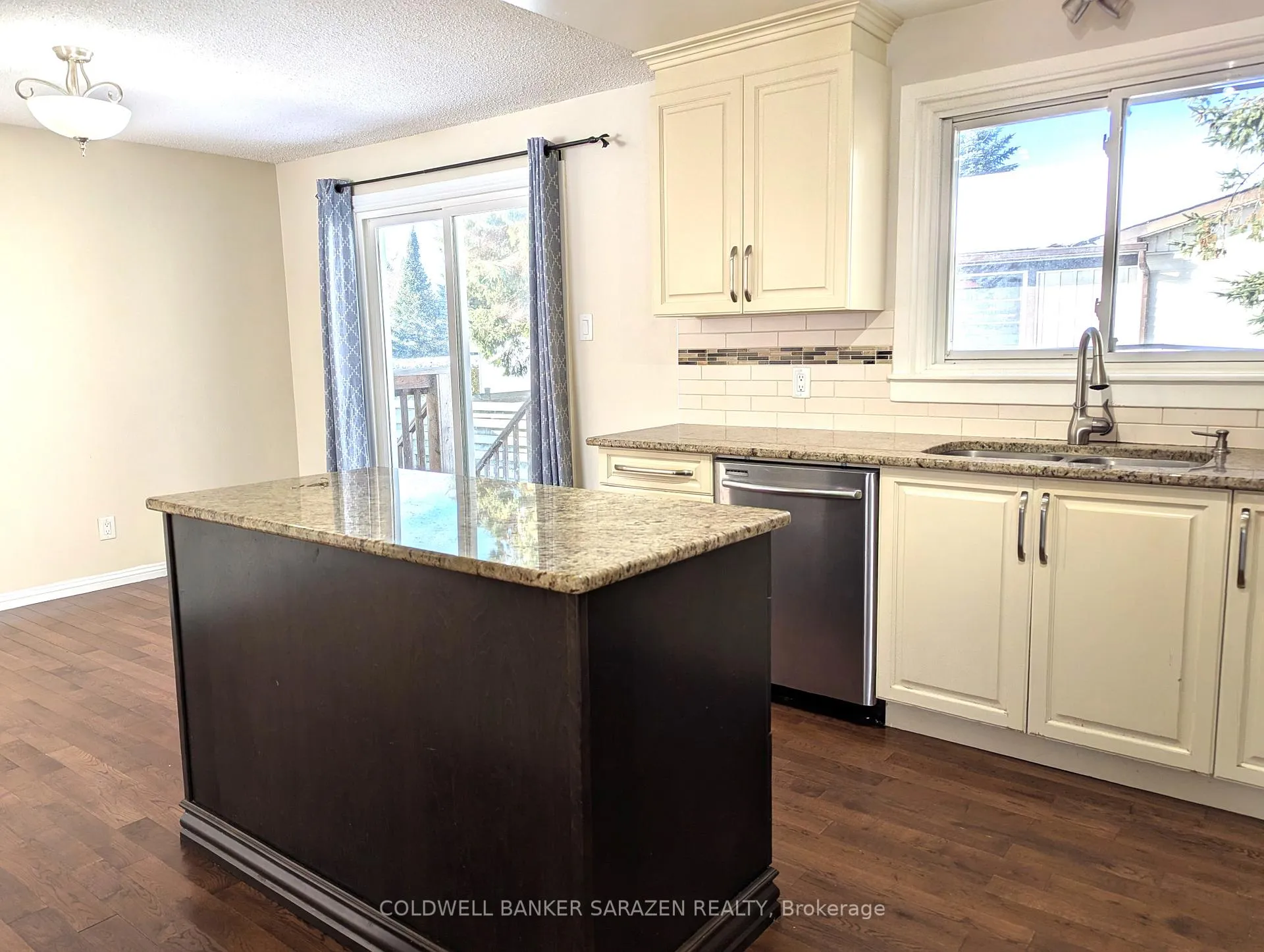 Photo 7 of 2 Dowdall Crescent, Ottawa, Fringewood — HOMEH