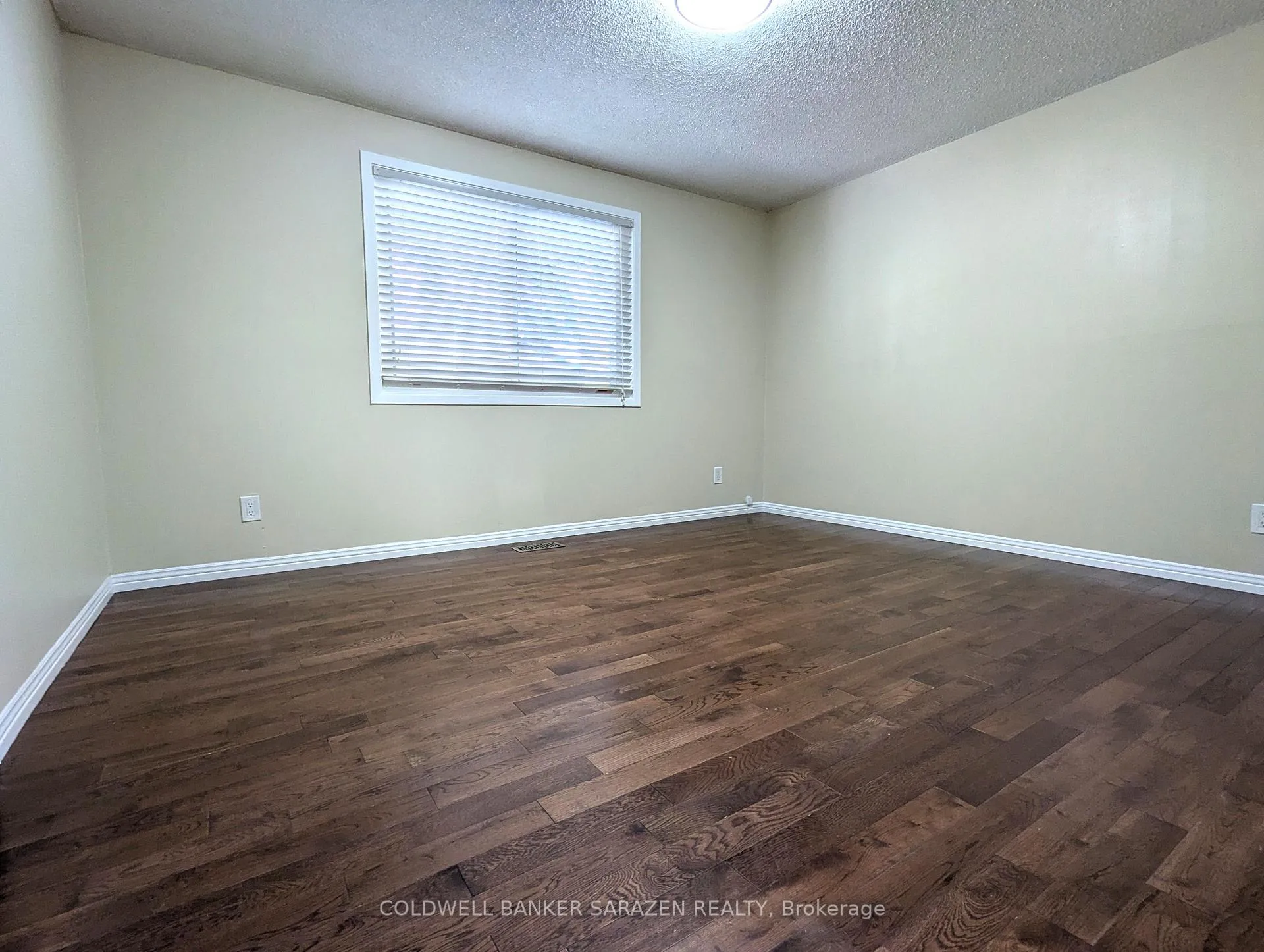 Photo 8 of 2 Dowdall Crescent, Ottawa, Fringewood — HOMEH