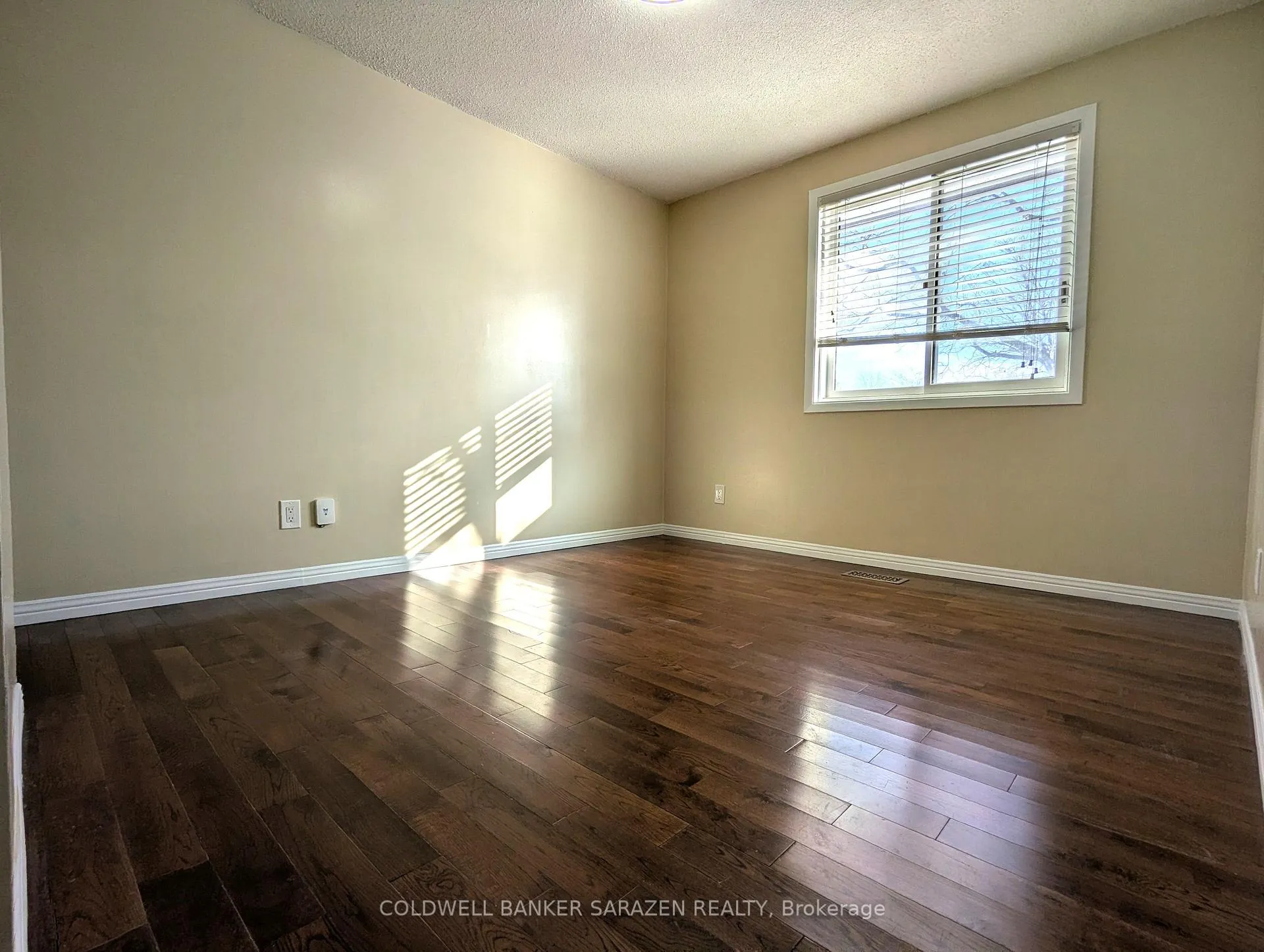 Photo 9 of 2 Dowdall Crescent, Ottawa, Fringewood — HOMEH