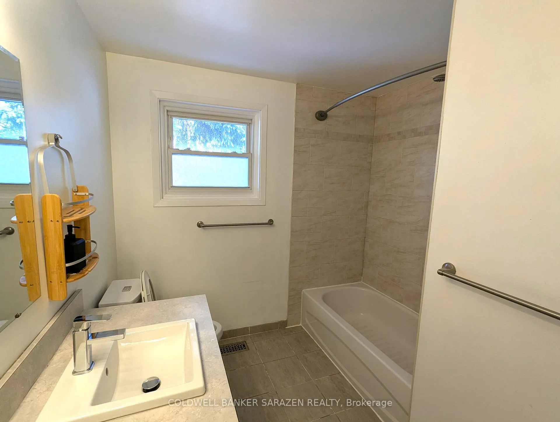 Photo 12 of 2 Dowdall Crescent, Ottawa, Fringewood — HOMEH