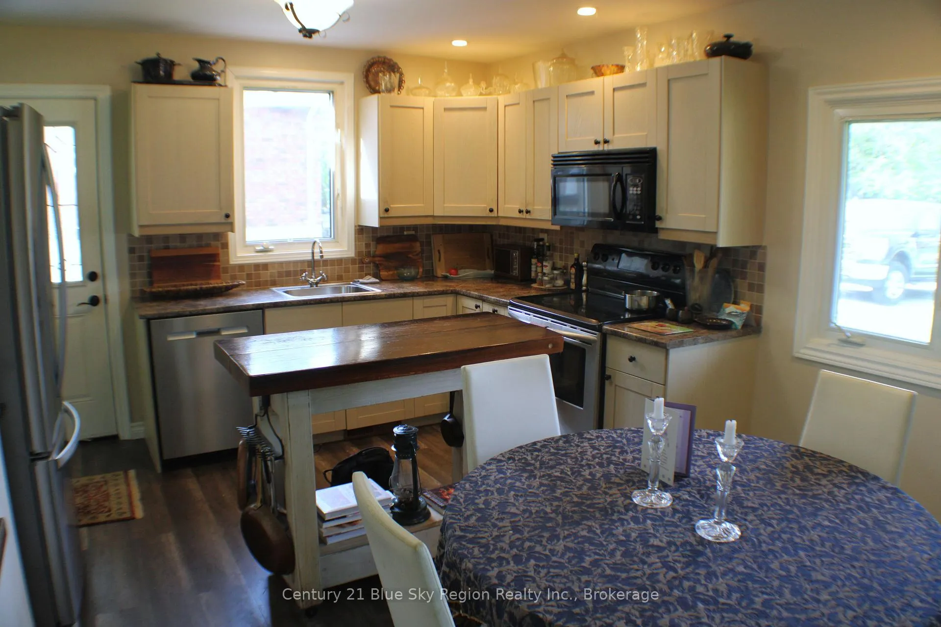 Photo 5 of 370 Elm Street, Powassan — HOMEH