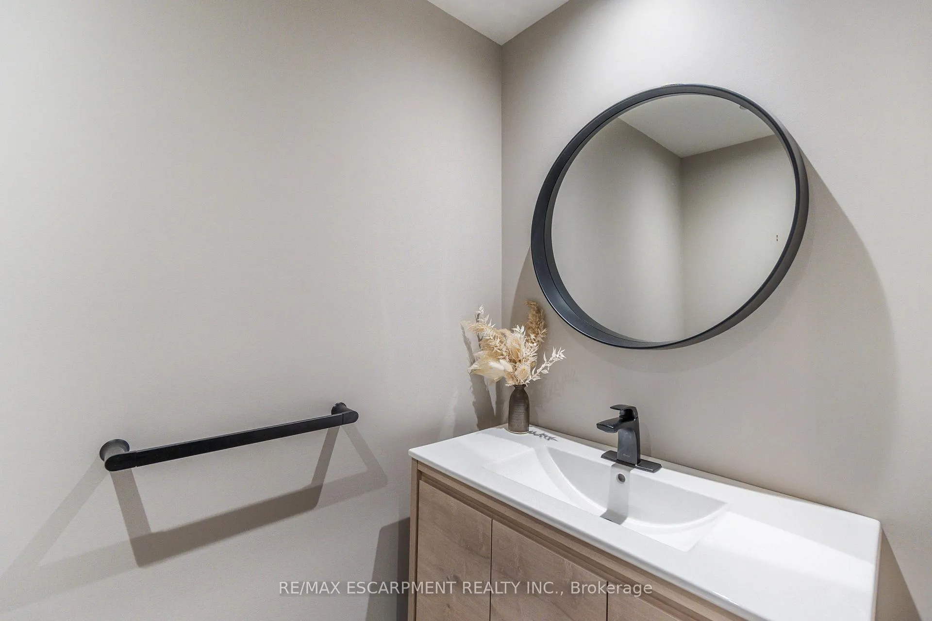 Photo 15 of 169 Orchard Drive, Hamilton, Ancaster — HOMEH