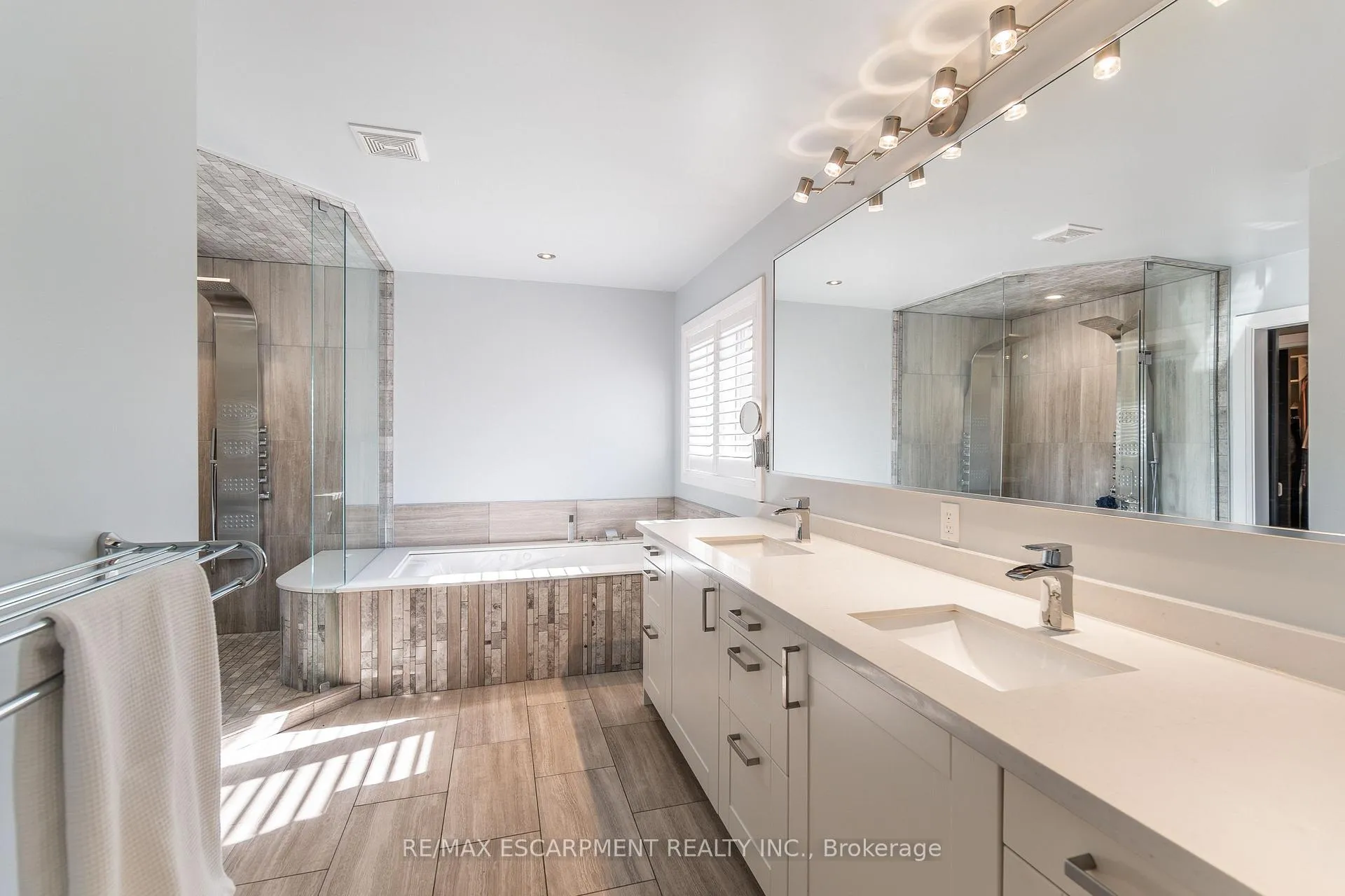 Photo 19 of 169 Orchard Drive, Hamilton, Ancaster — HOMEH