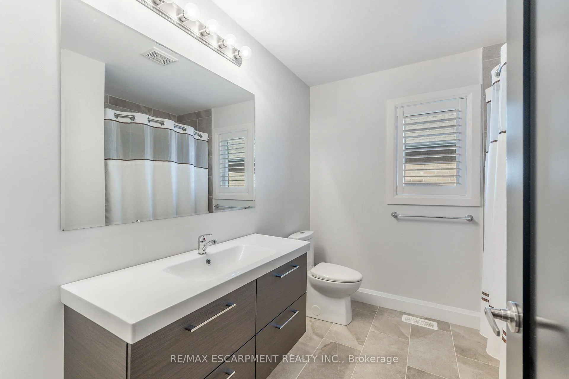 Photo 32 of 169 Orchard Drive, Hamilton, Ancaster — HOMEH