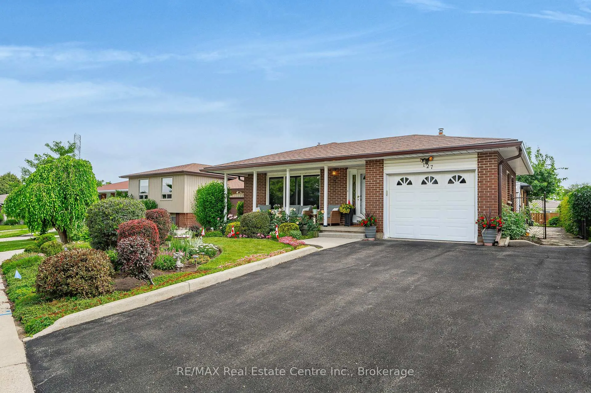 Photo 2 of 127 Toynbee Crescent, Kitchener — HOMEH