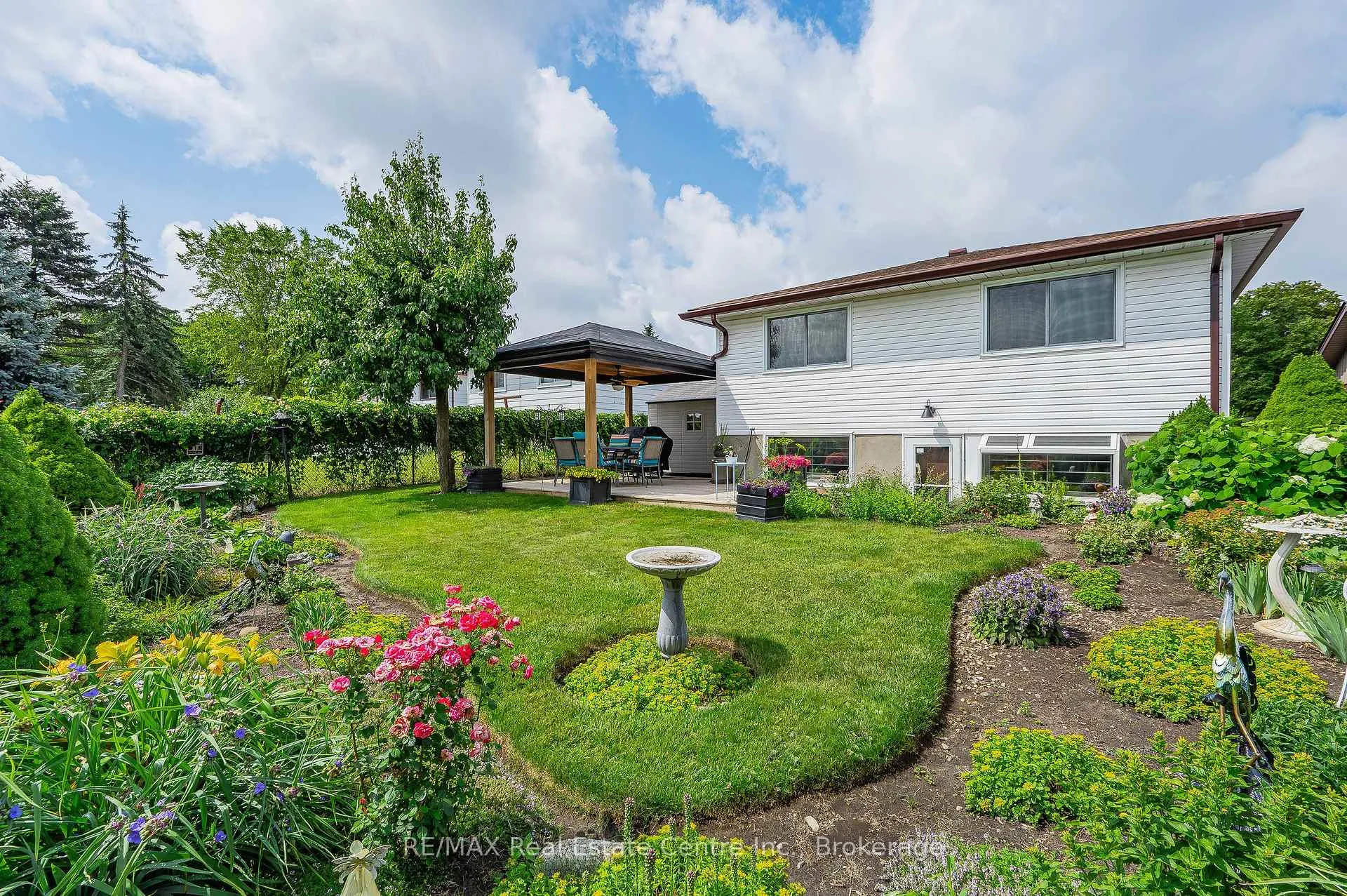 Photo 4 of 127 Toynbee Crescent, Kitchener — HOMEH