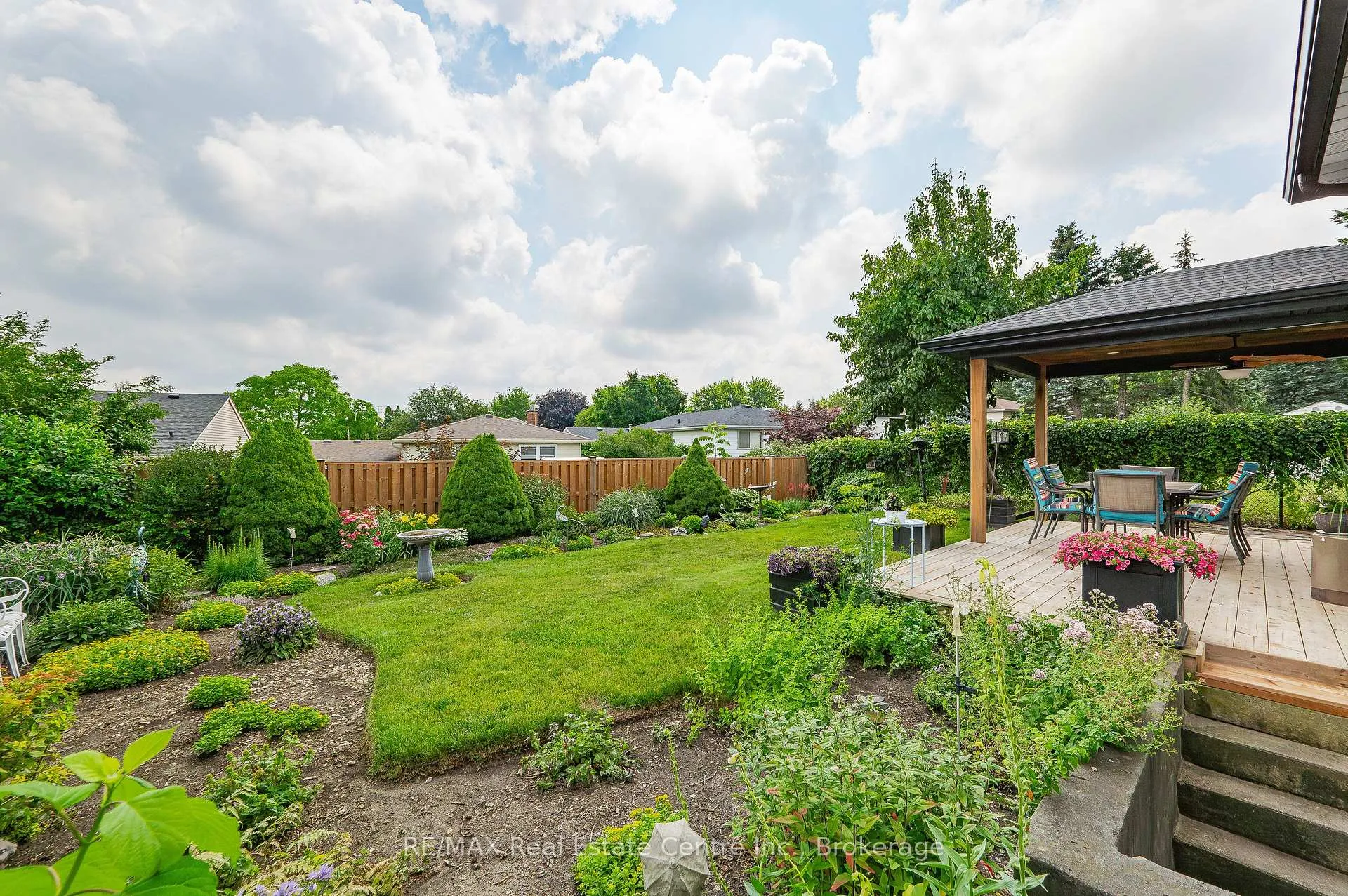 Photo 5 of 127 Toynbee Crescent, Kitchener — HOMEH