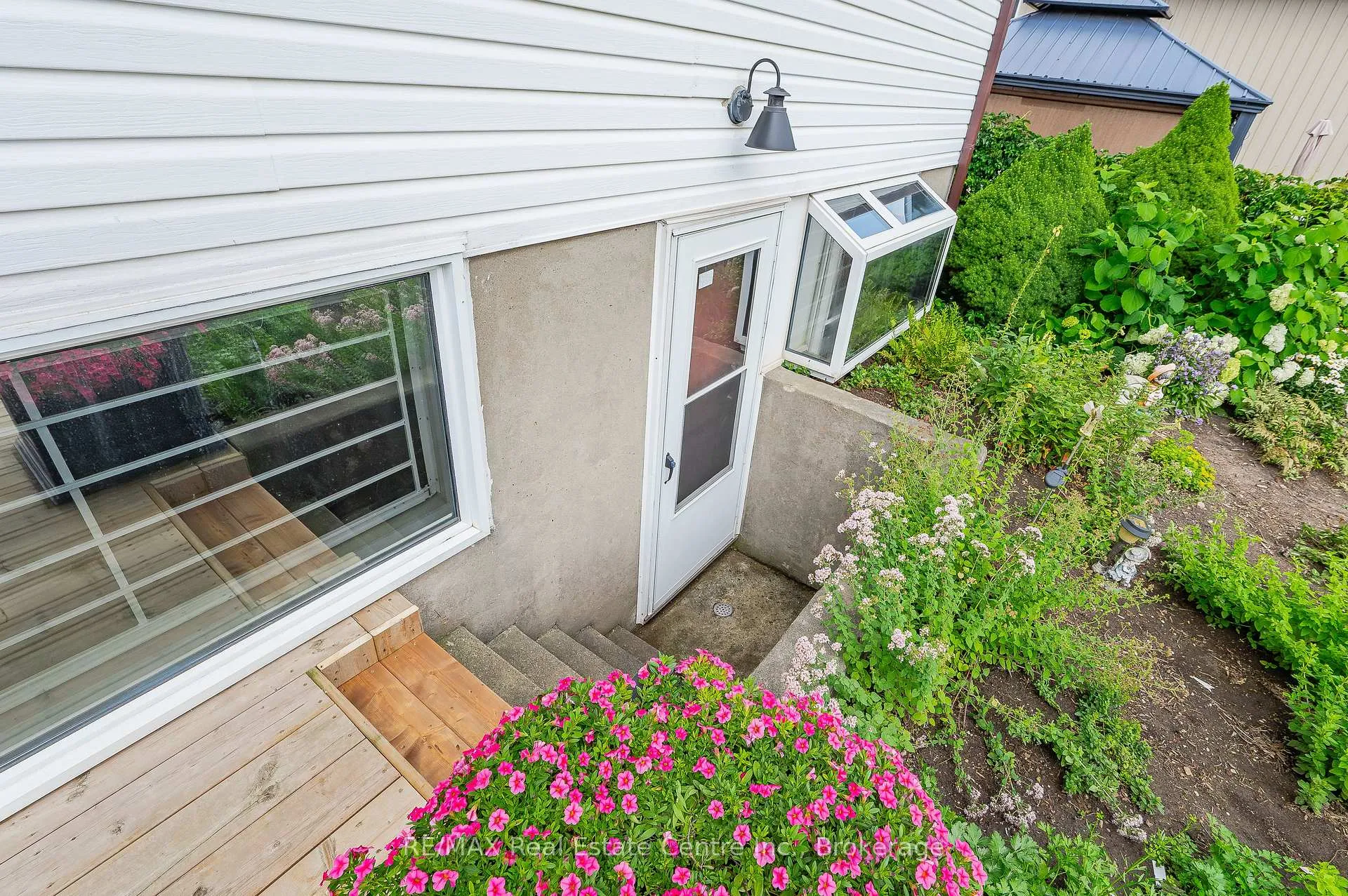 Photo 6 of 127 Toynbee Crescent, Kitchener — HOMEH