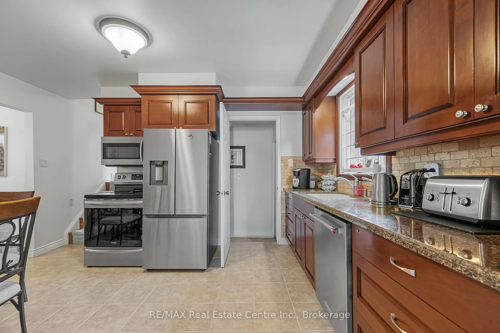 Photo 9 of 127 Toynbee Crescent, Kitchener — HOMEH