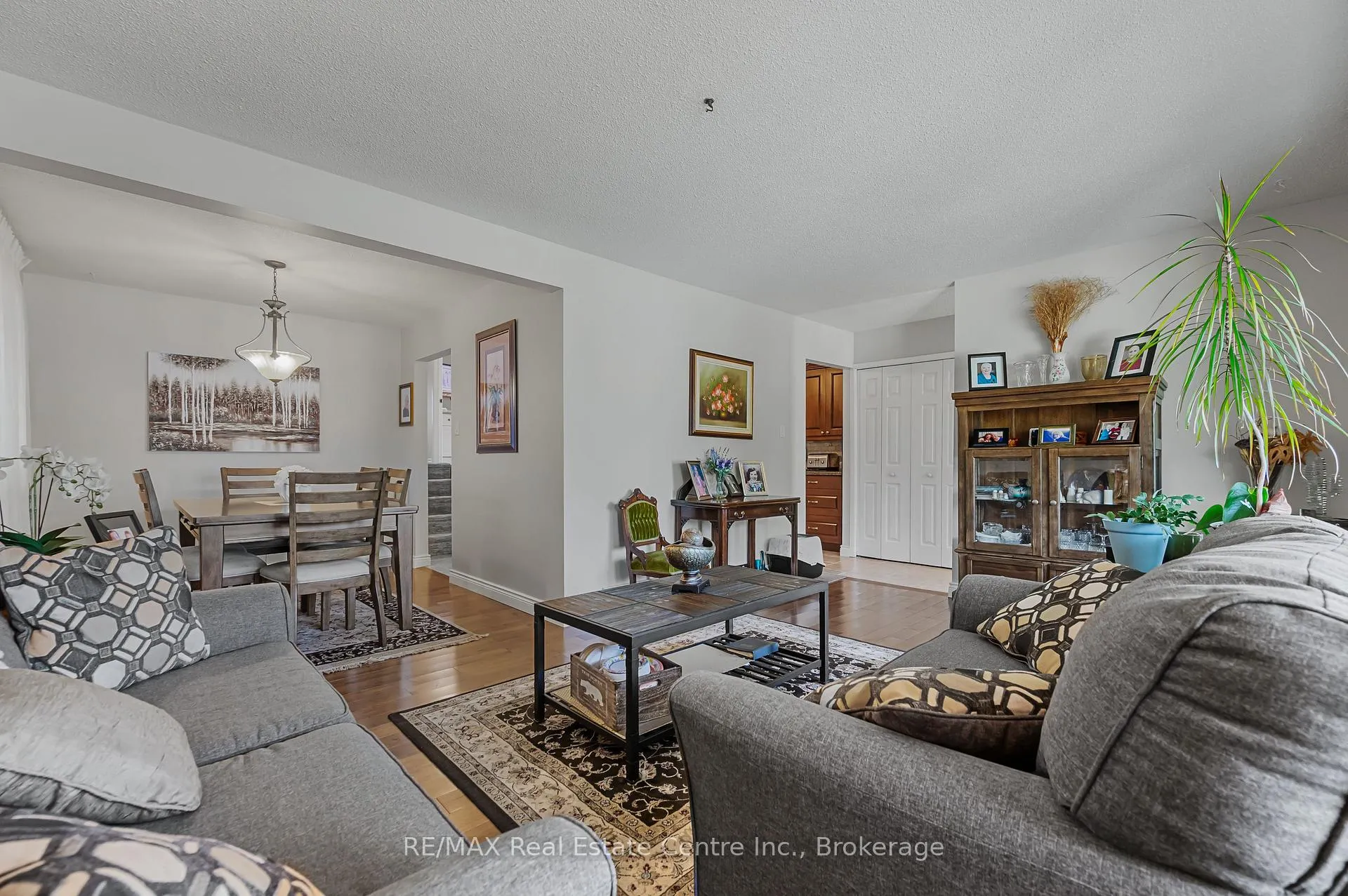 Photo 10 of 127 Toynbee Crescent, Kitchener — HOMEH