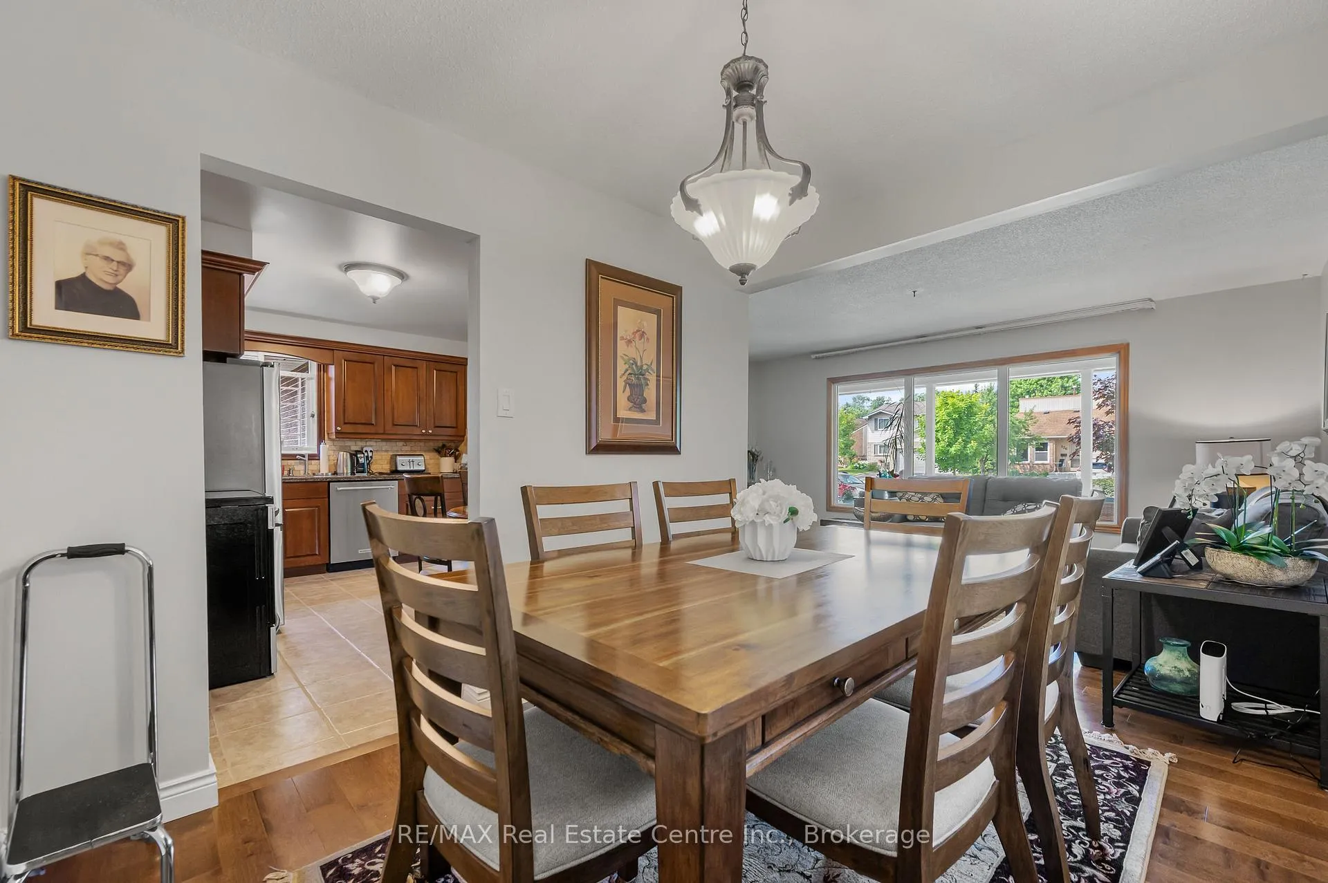 Photo 14 of 127 Toynbee Crescent, Kitchener — HOMEH