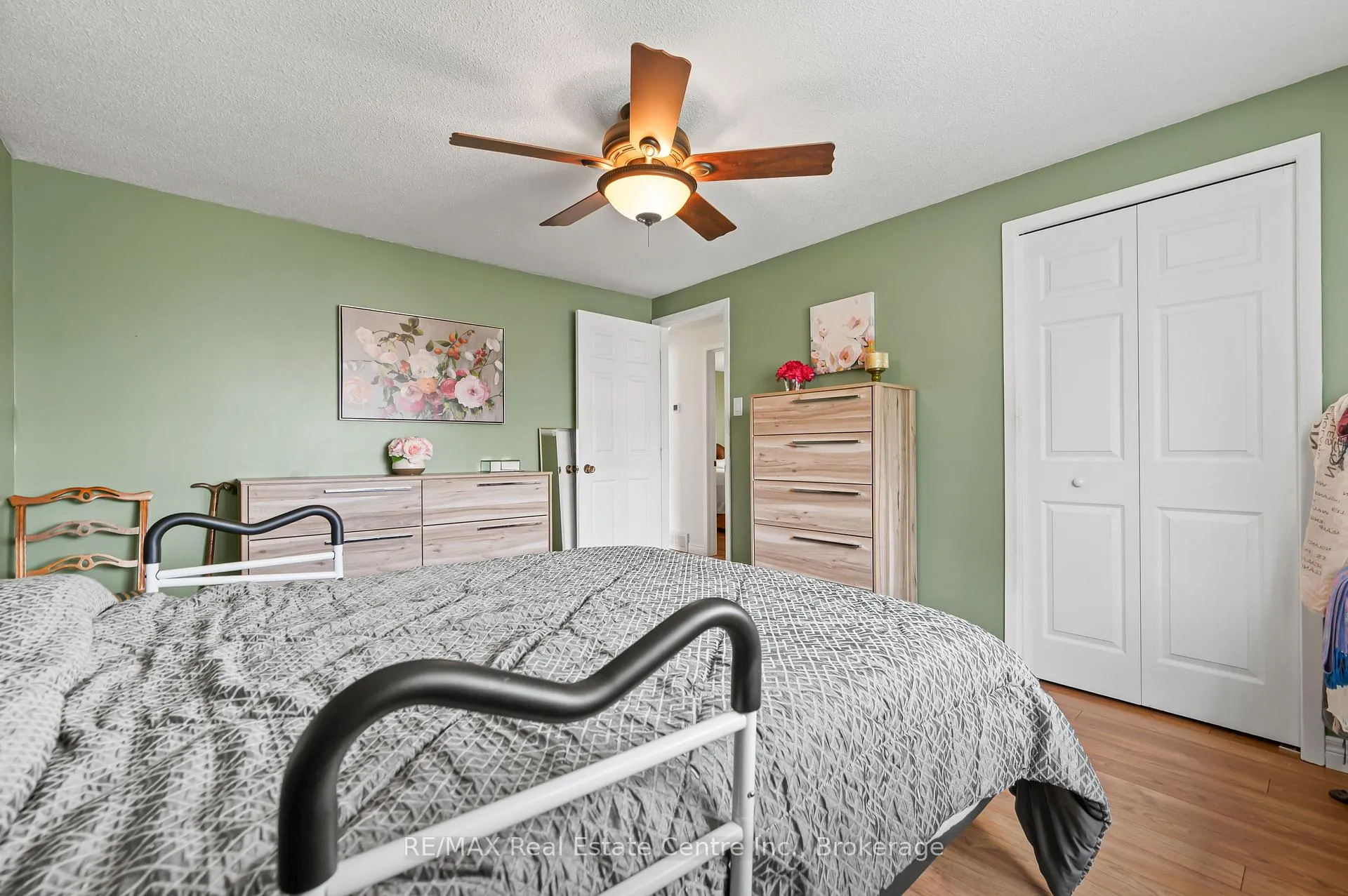 Photo 16 of 127 Toynbee Crescent, Kitchener — HOMEH