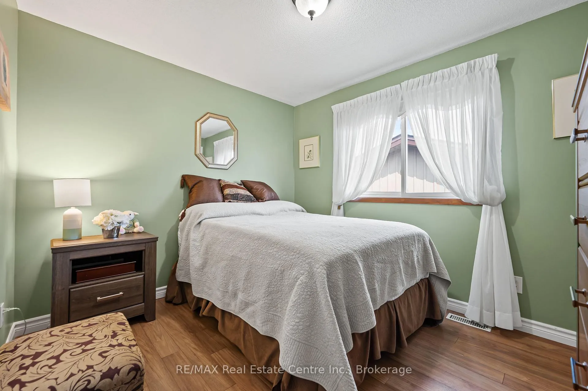 Photo 18 of 127 Toynbee Crescent, Kitchener — HOMEH