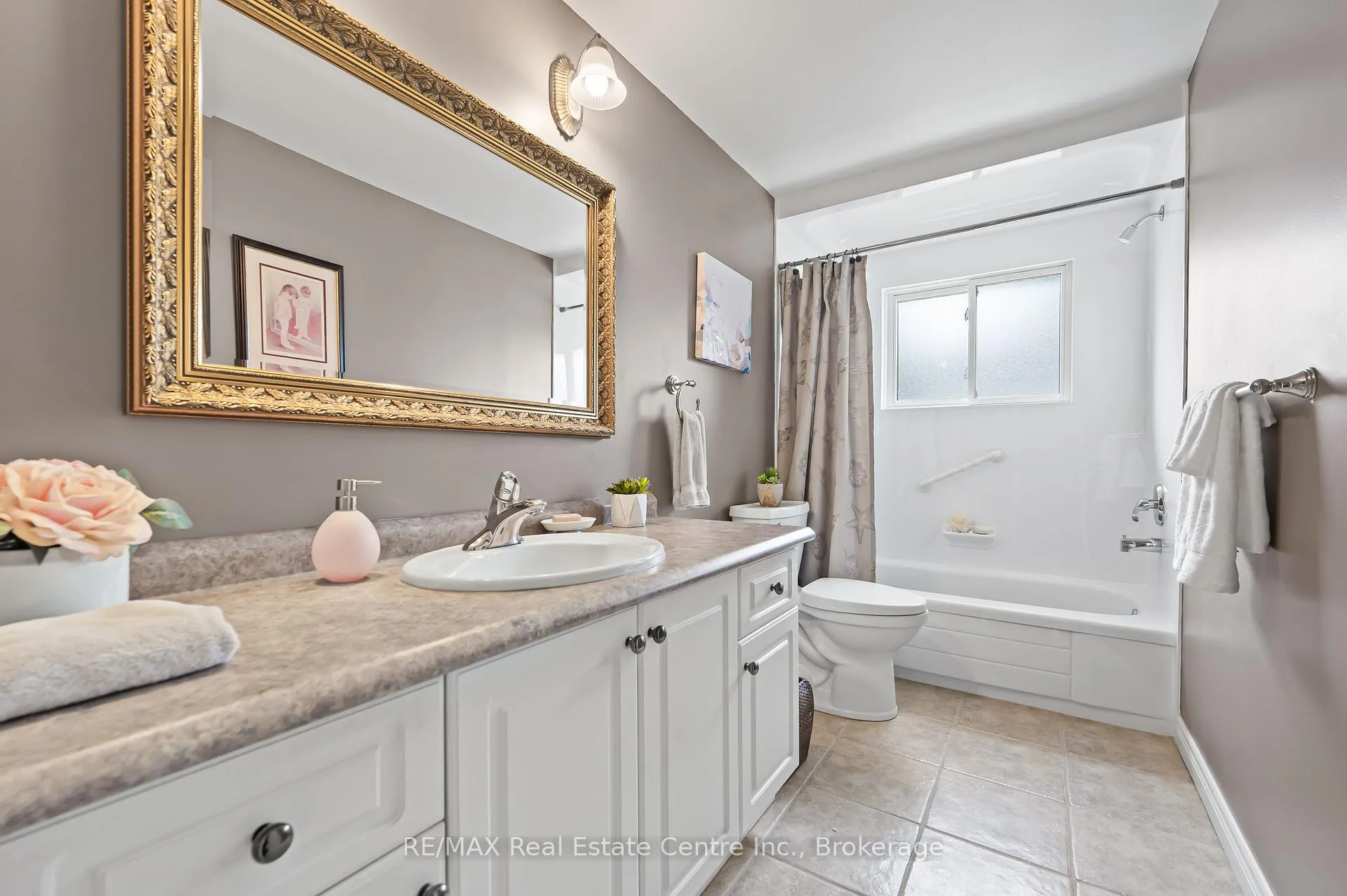 Photo 19 of 127 Toynbee Crescent, Kitchener — HOMEH