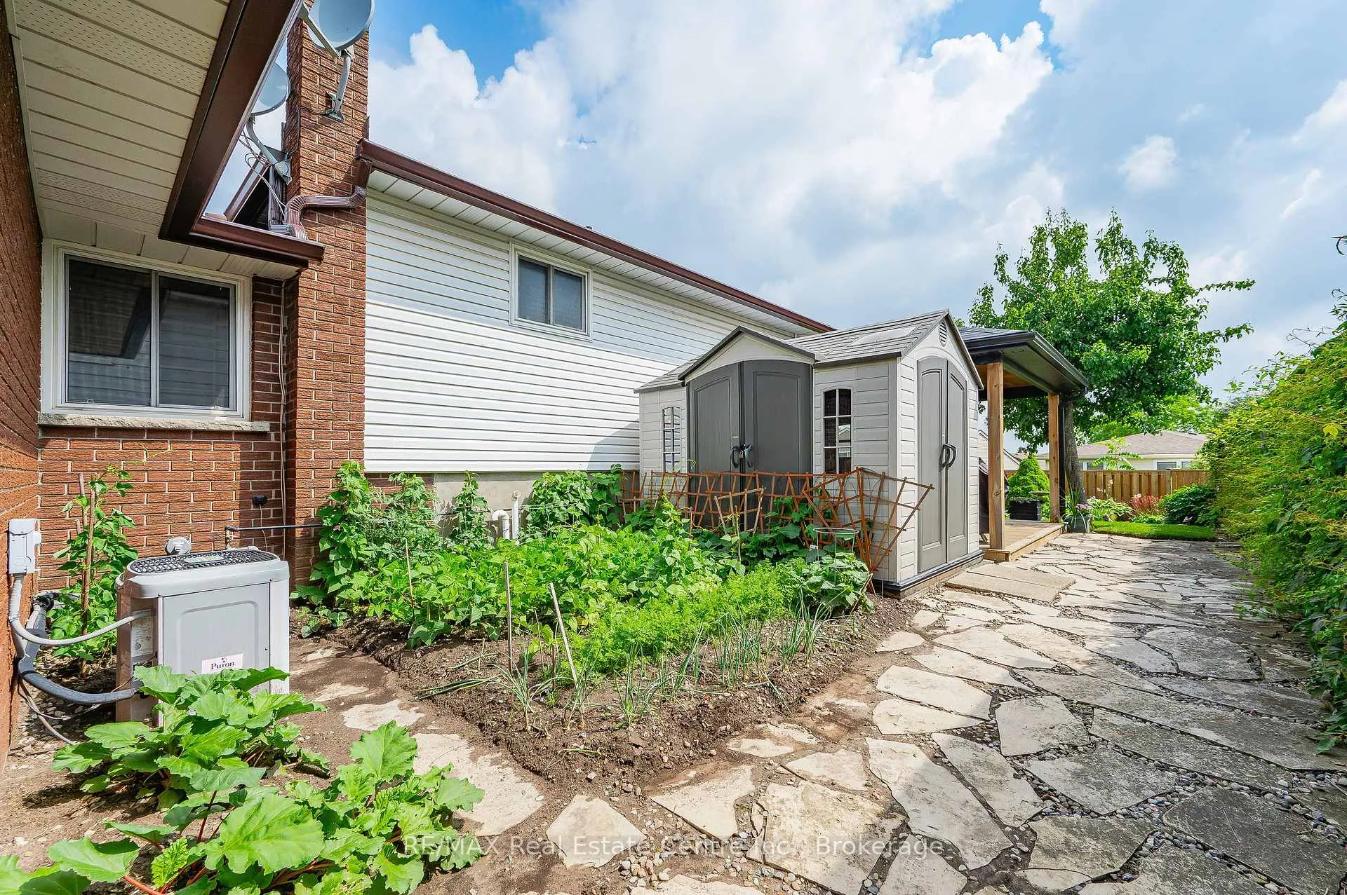 Photo 30 of 127 Toynbee Crescent, Kitchener — HOMEH