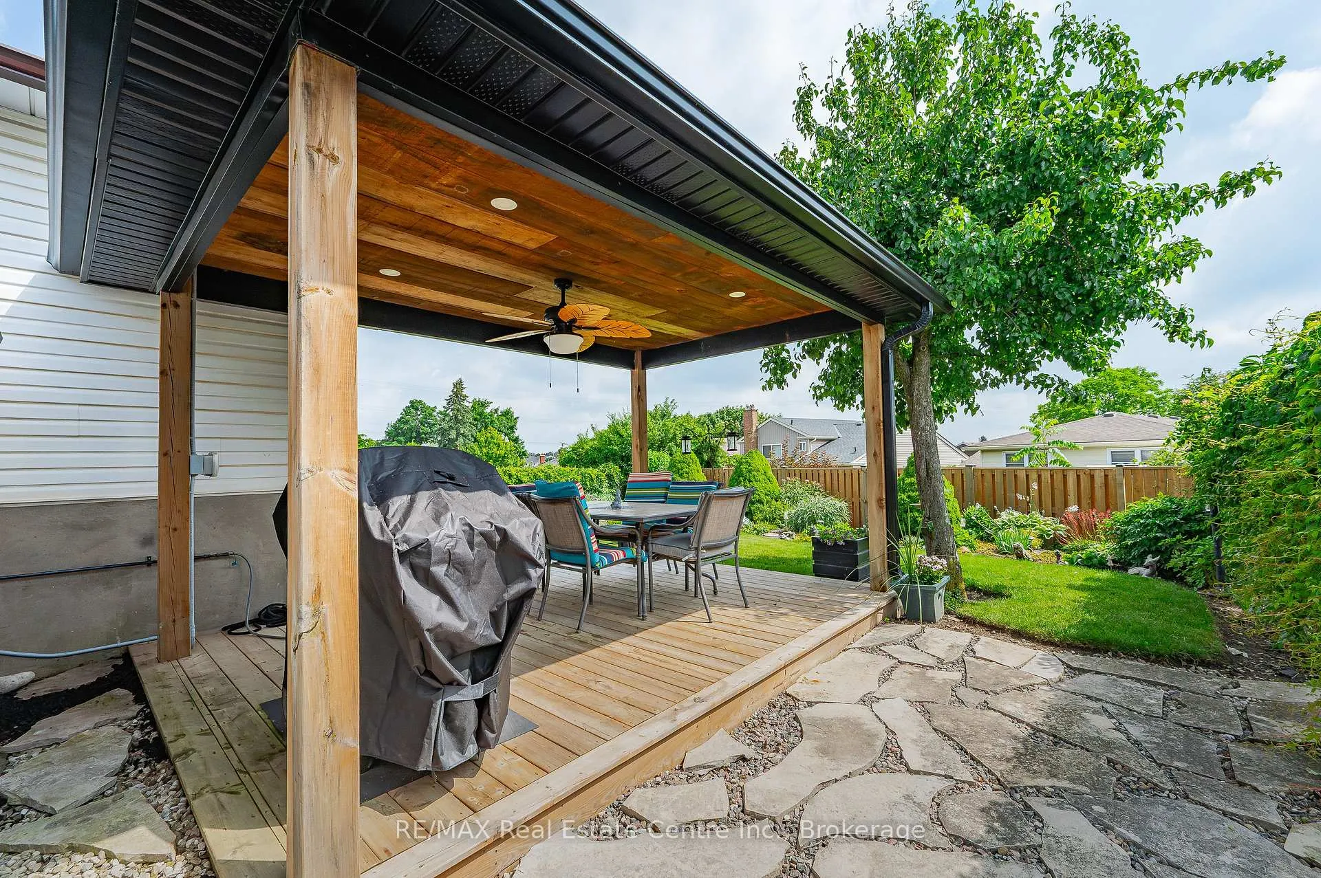 Photo 31 of 127 Toynbee Crescent, Kitchener — HOMEH