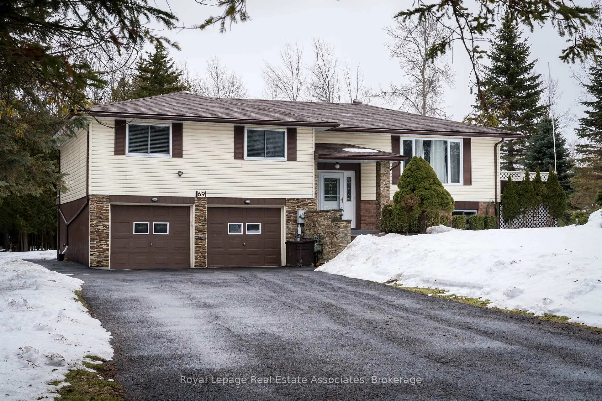 Photo 1 of 69 George Avenue, Wasaga Beach — HOMEH