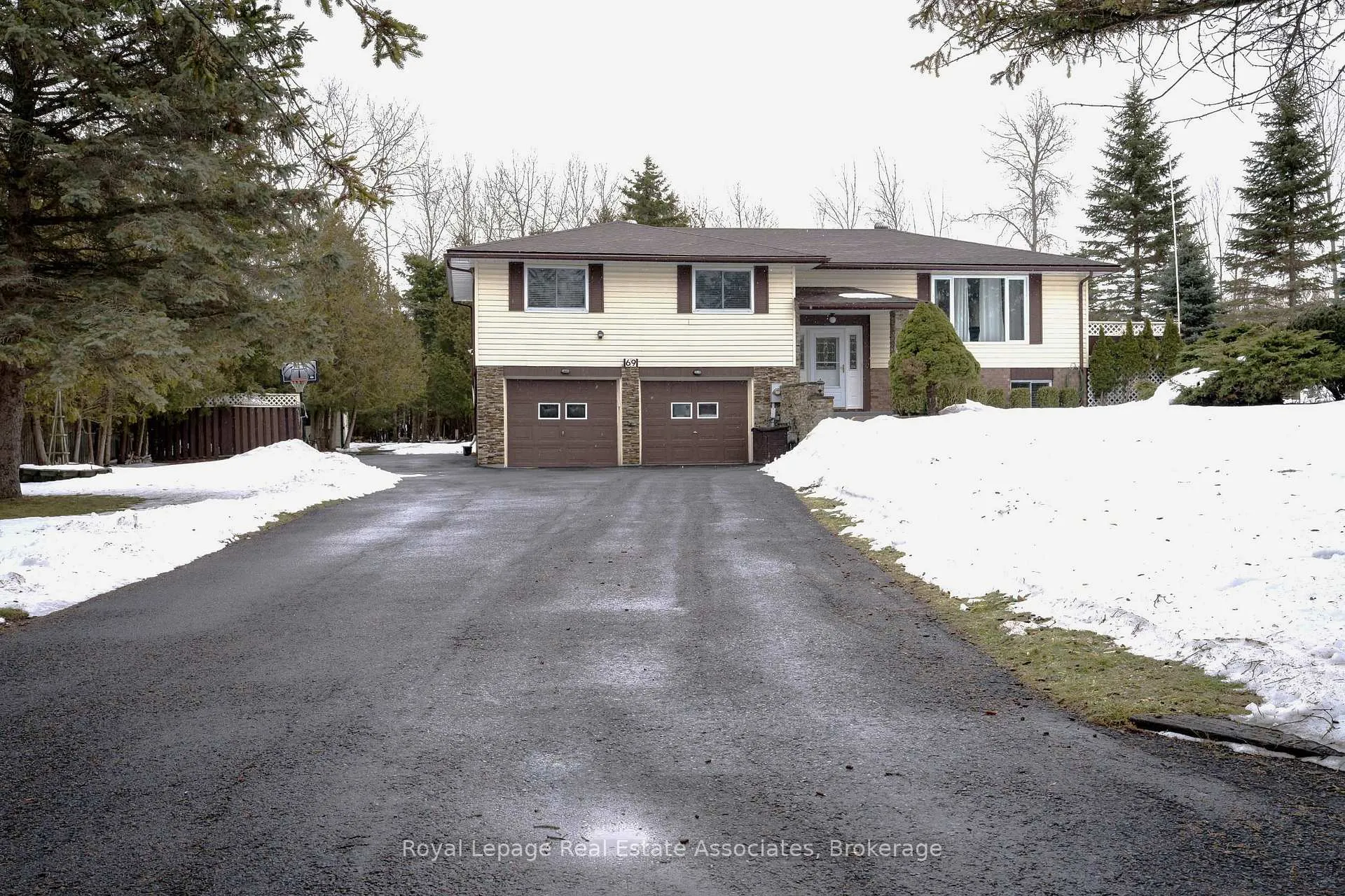 Photo 2 of 69 George Avenue, Wasaga Beach — HOMEH
