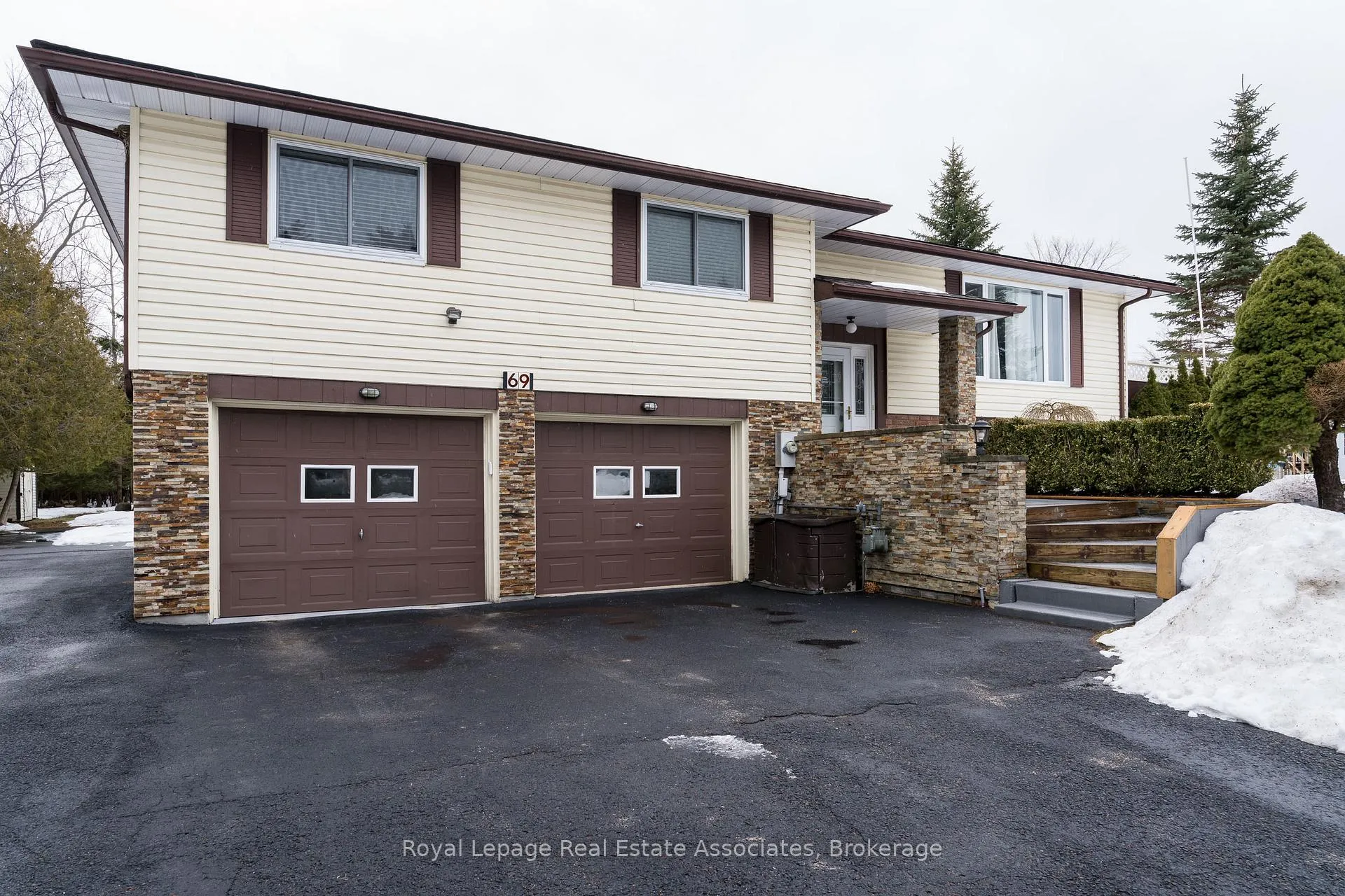 Photo 3 of 69 George Avenue, Wasaga Beach — HOMEH