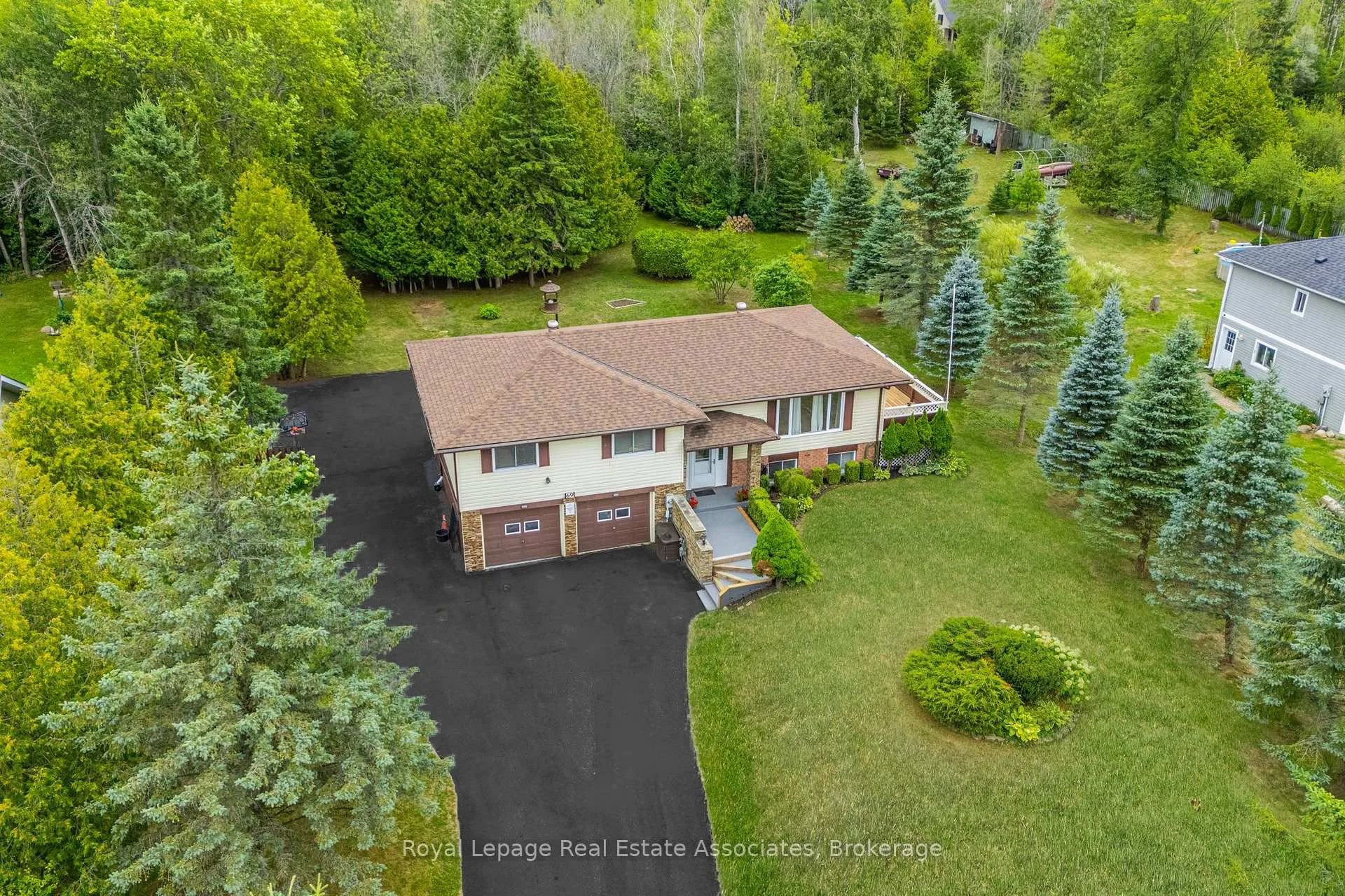 Photo 4 of 69 George Avenue, Wasaga Beach — HOMEH