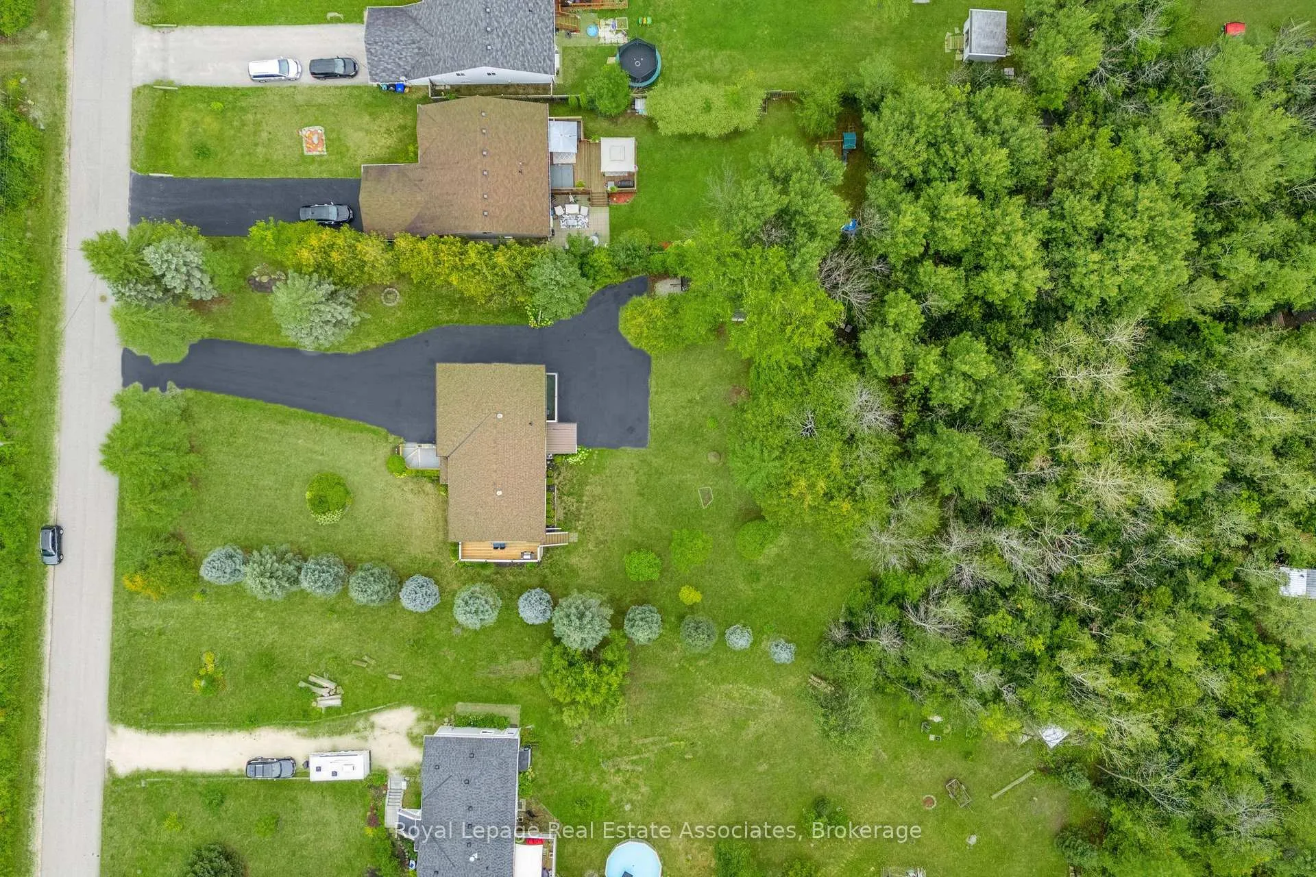 Photo 5 of 69 George Avenue, Wasaga Beach — HOMEH