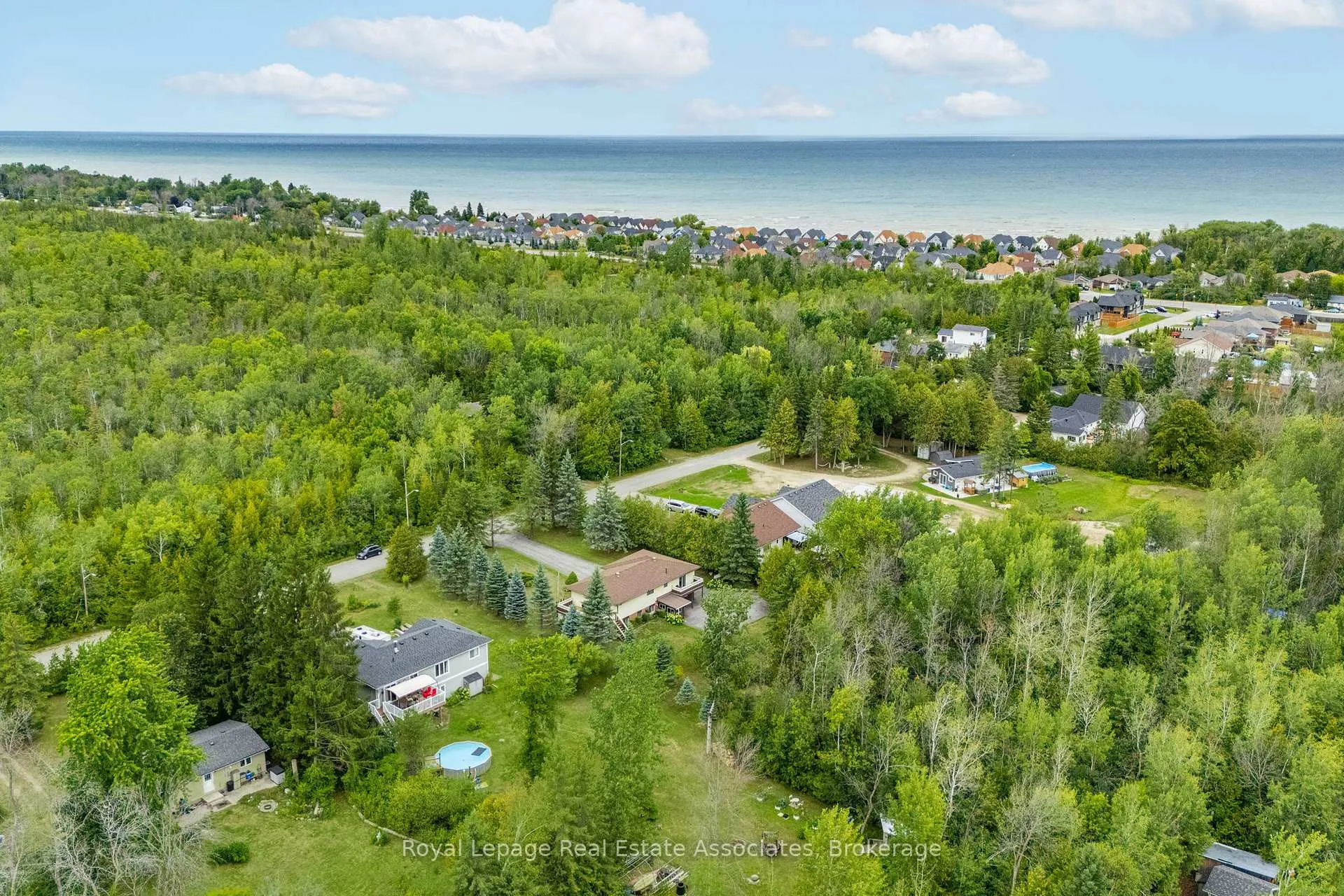 Photo 6 of 69 George Avenue, Wasaga Beach — HOMEH
