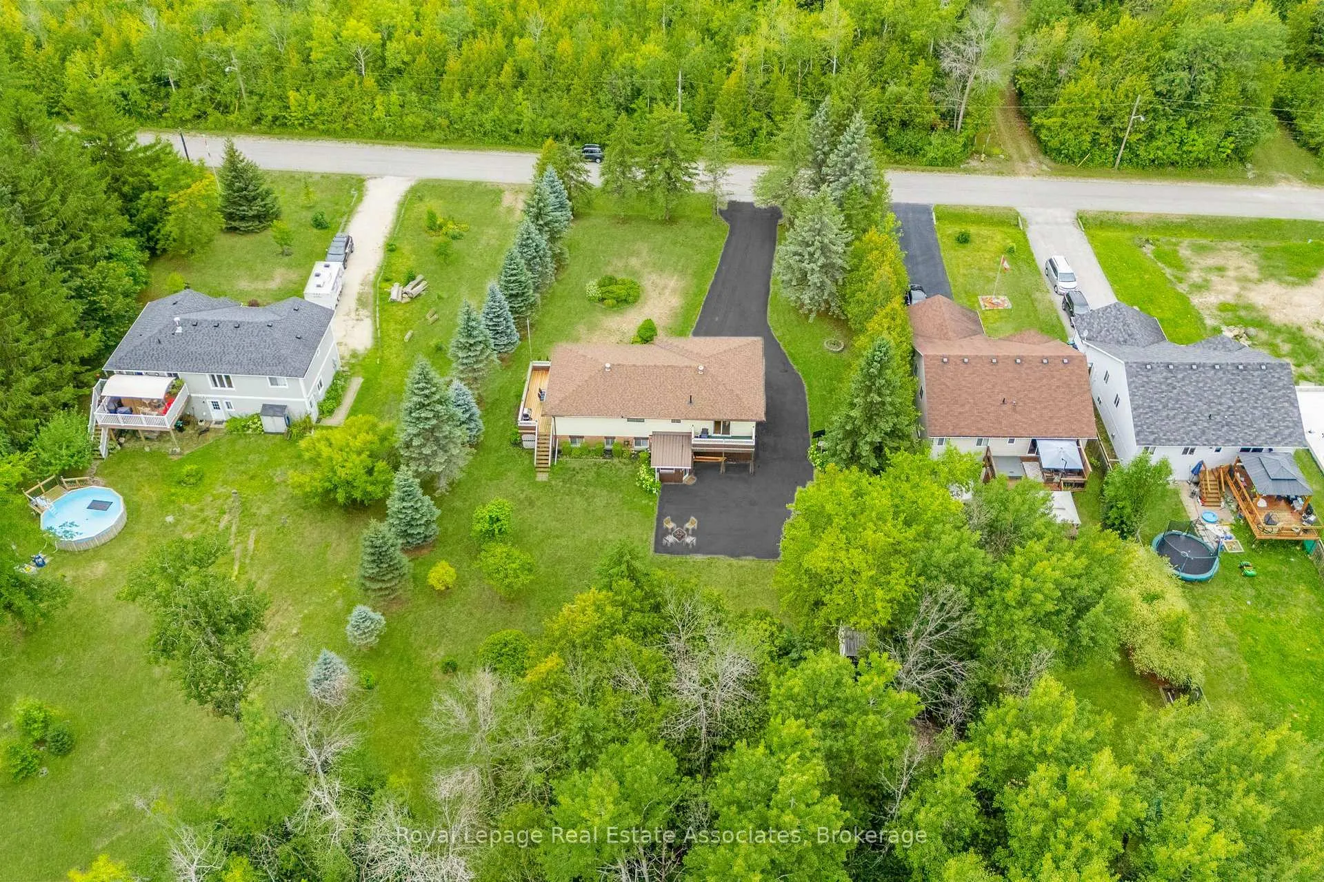 Photo 7 of 69 George Avenue, Wasaga Beach — HOMEH