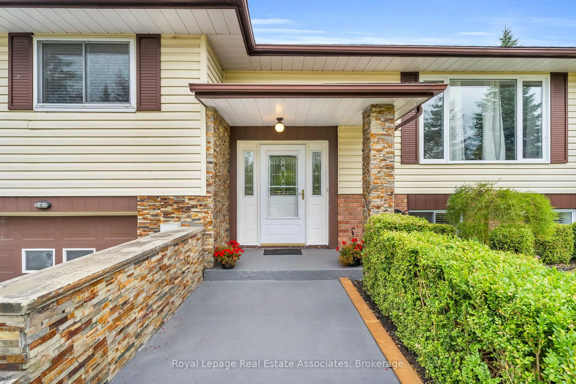 Photo 10 of 69 George Avenue, Wasaga Beach — HOMEH