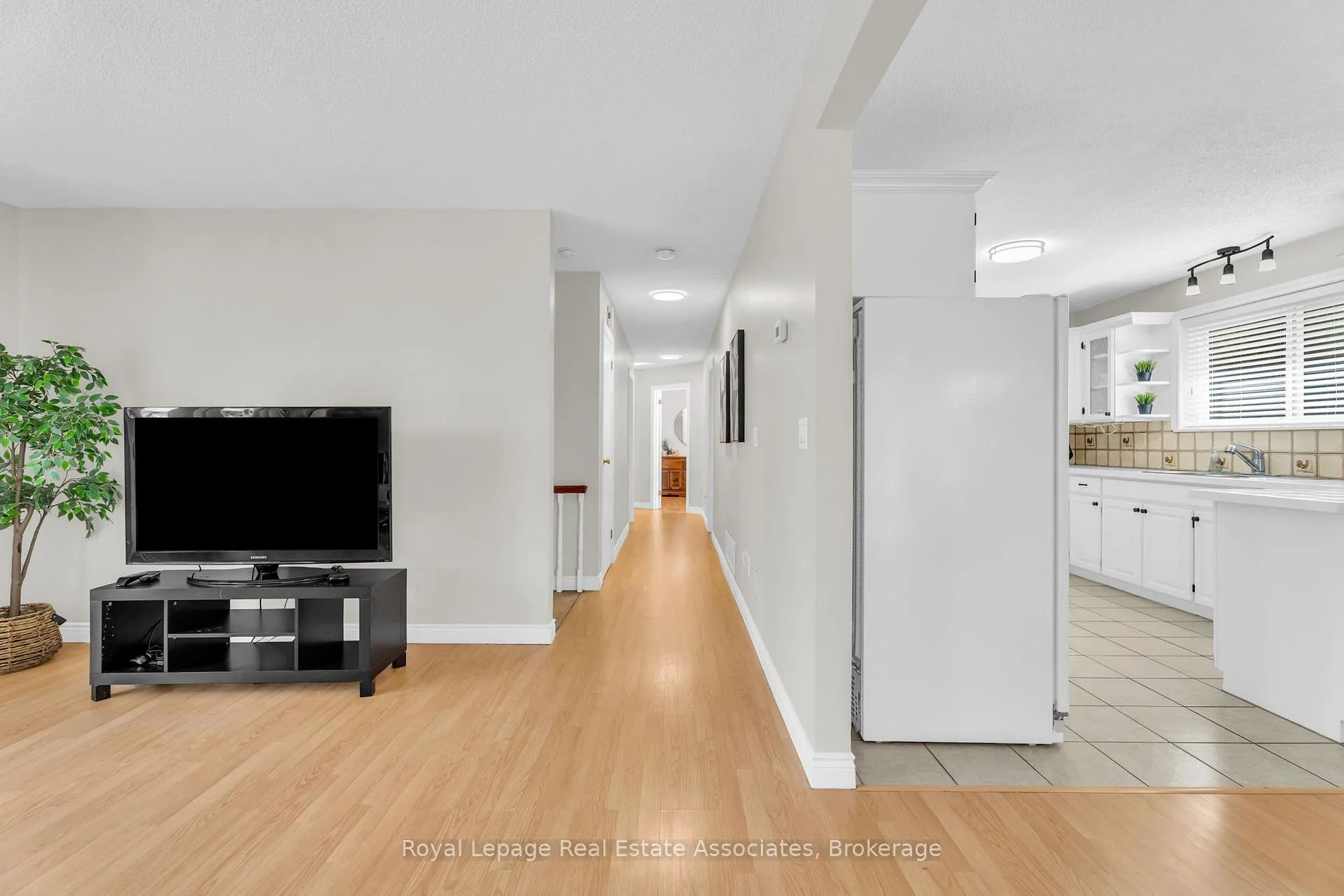 Photo 12 of 69 George Avenue, Wasaga Beach — HOMEH