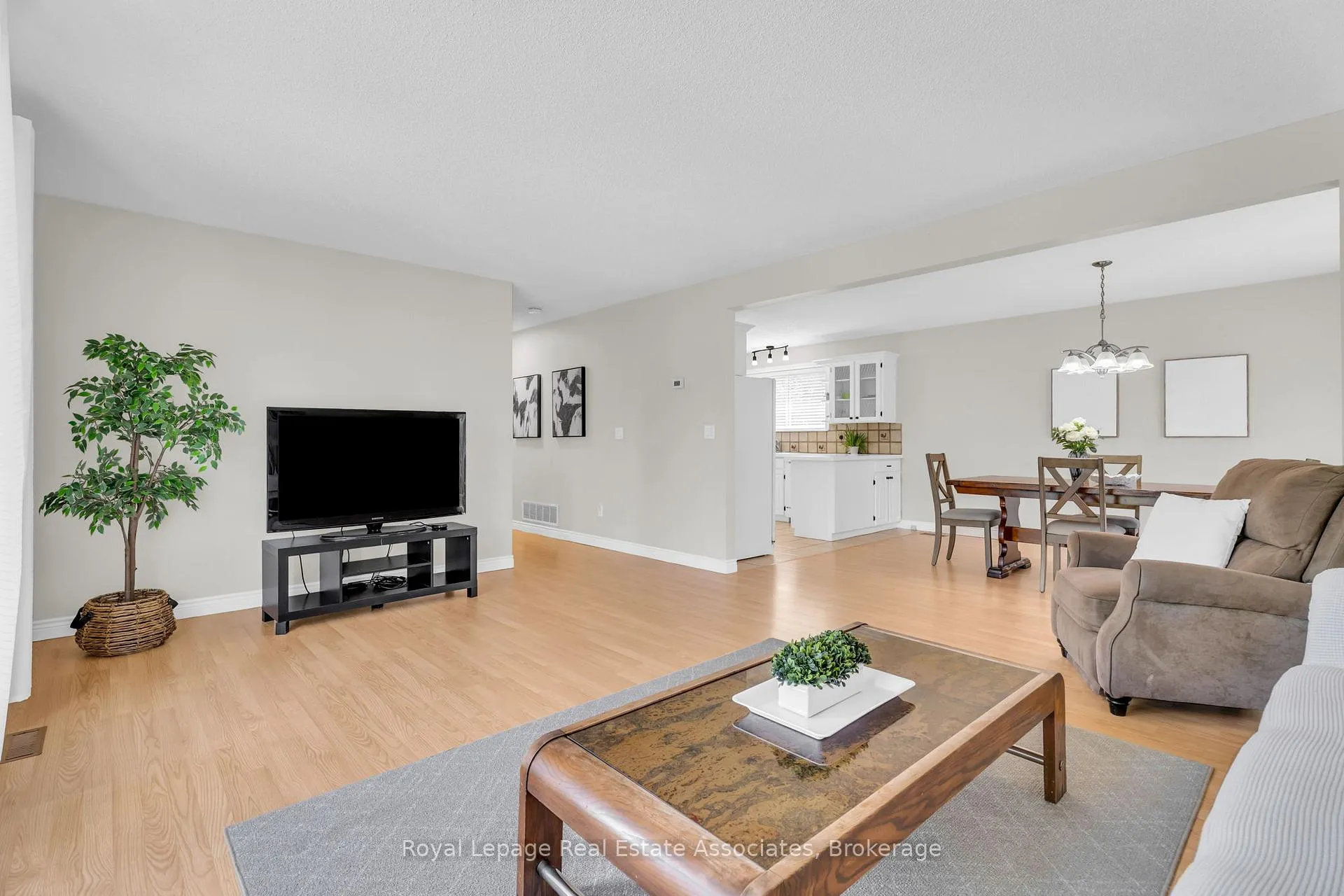 Photo 15 of 69 George Avenue, Wasaga Beach — HOMEH
