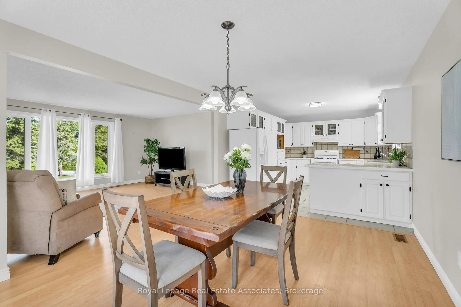 Photo 17 of 69 George Avenue, Wasaga Beach — HOMEH