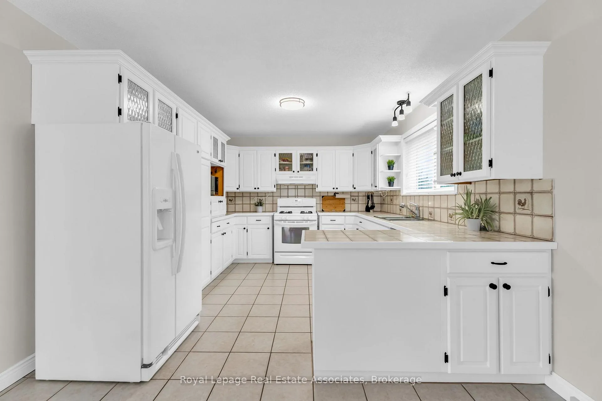 Photo 19 of 69 George Avenue, Wasaga Beach — HOMEH