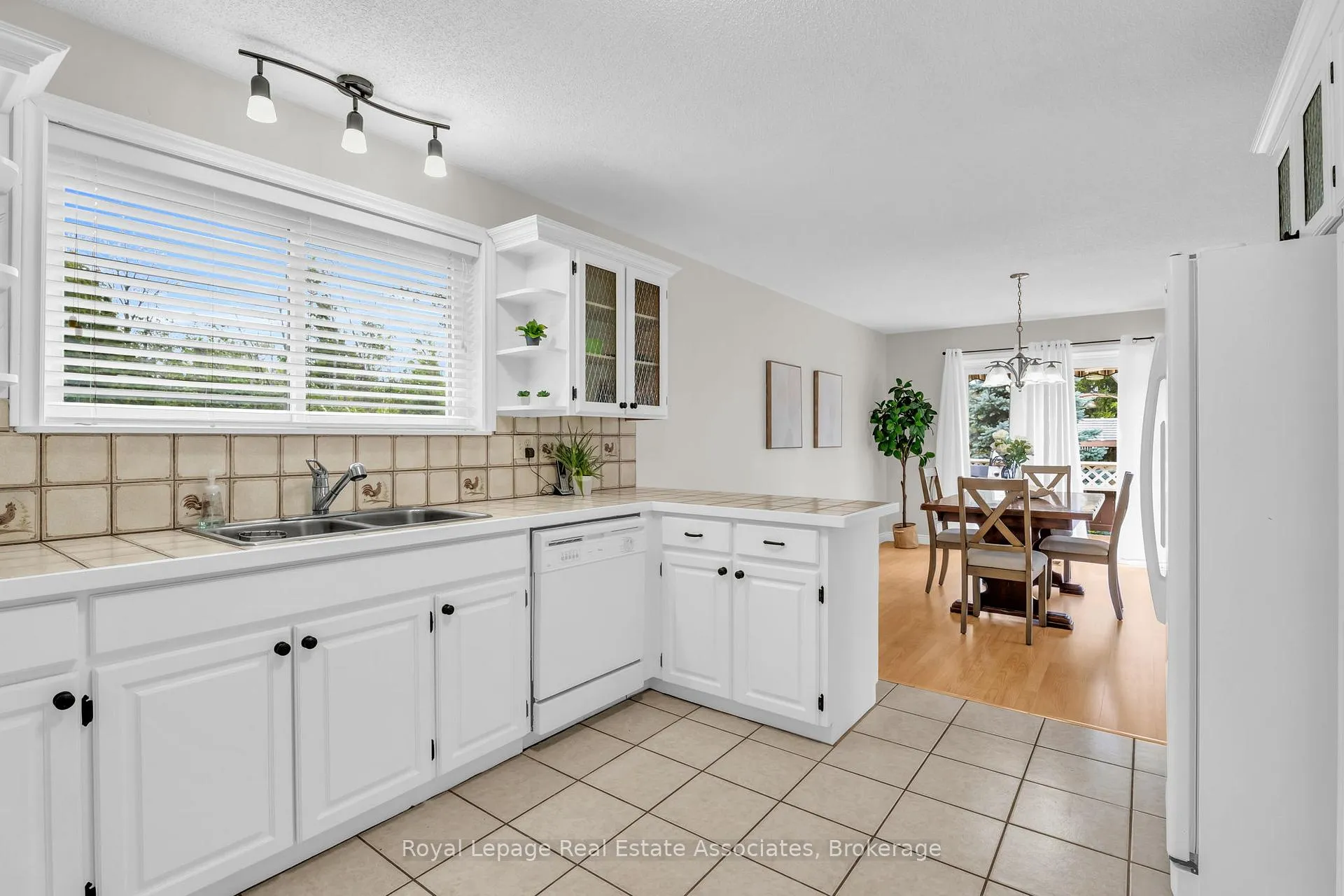 Photo 21 of 69 George Avenue, Wasaga Beach — HOMEH