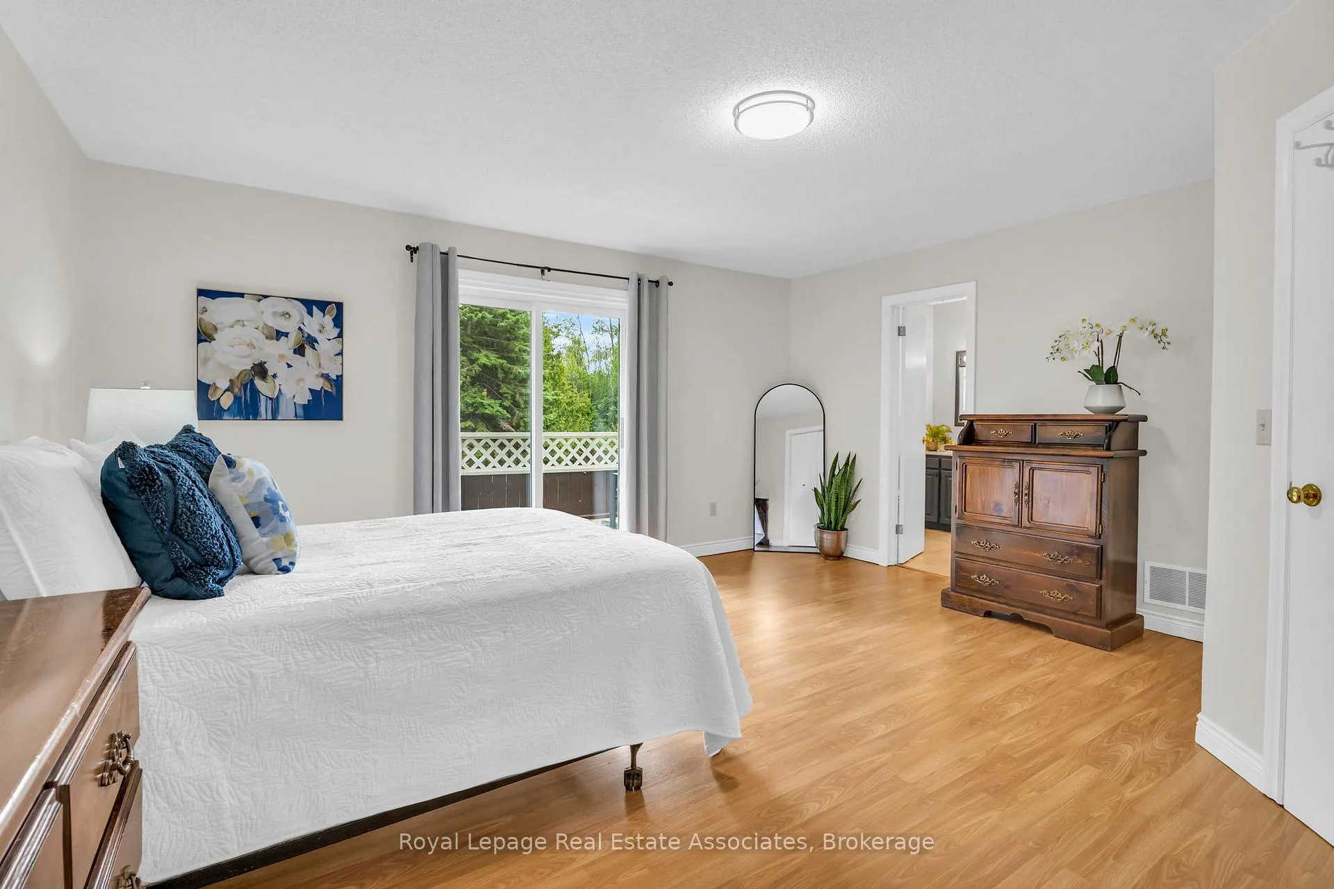 Photo 23 of 69 George Avenue, Wasaga Beach — HOMEH