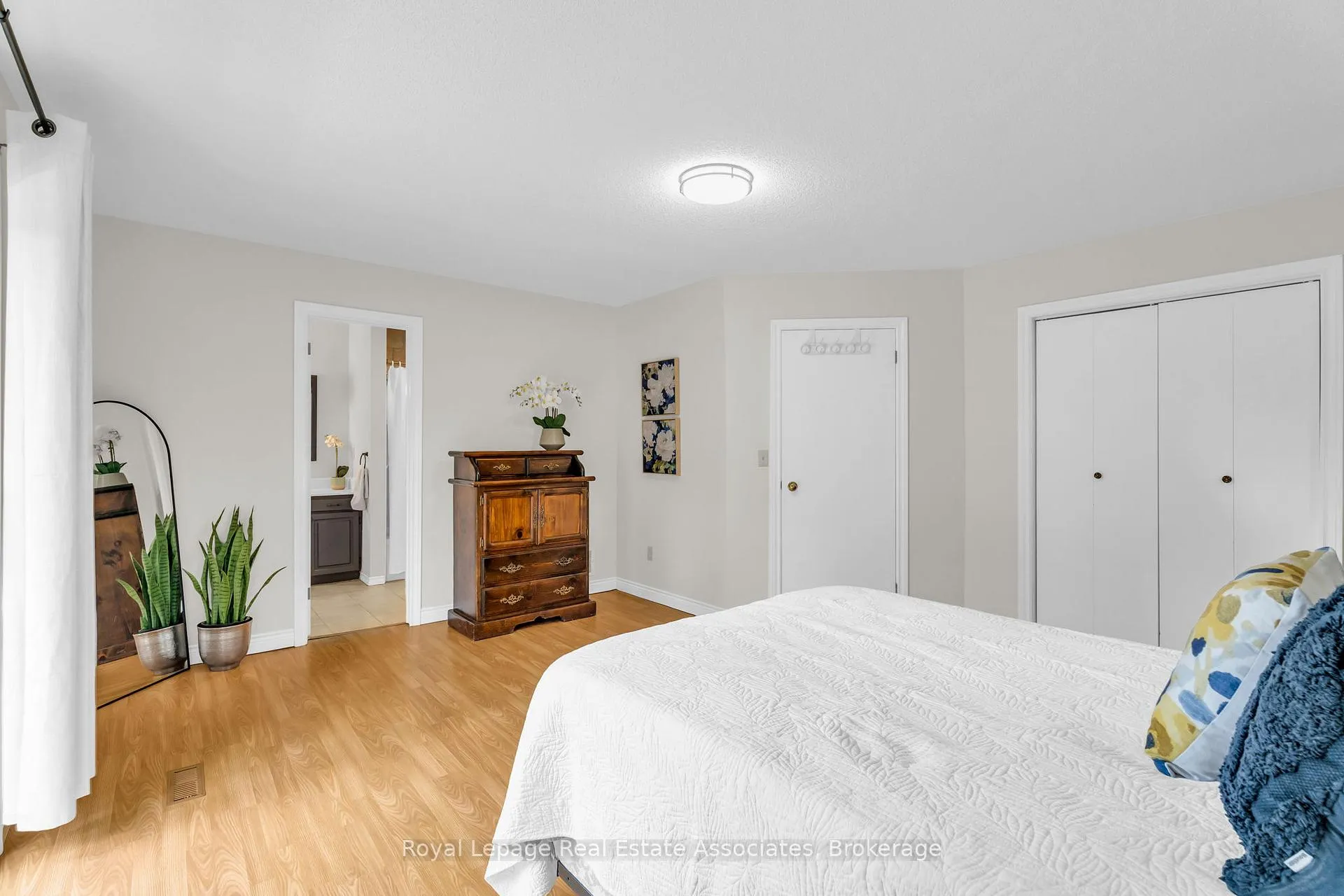 Photo 24 of 69 George Avenue, Wasaga Beach — HOMEH