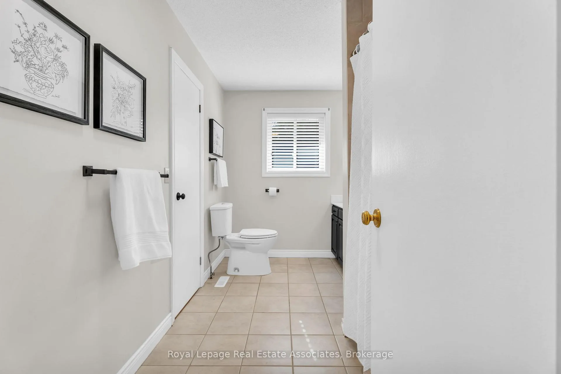 Photo 28 of 69 George Avenue, Wasaga Beach — HOMEH