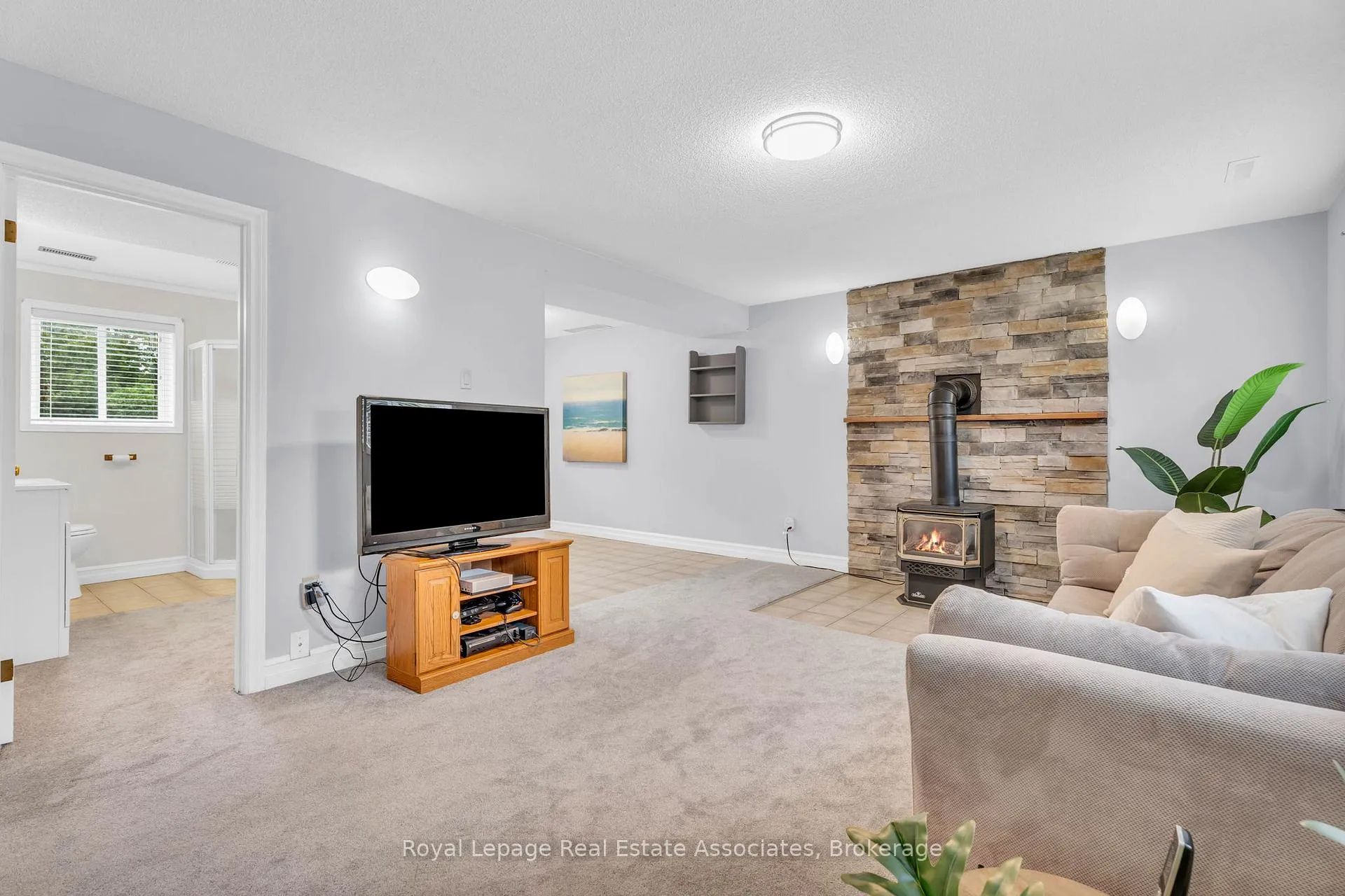 Photo 31 of 69 George Avenue, Wasaga Beach — HOMEH
