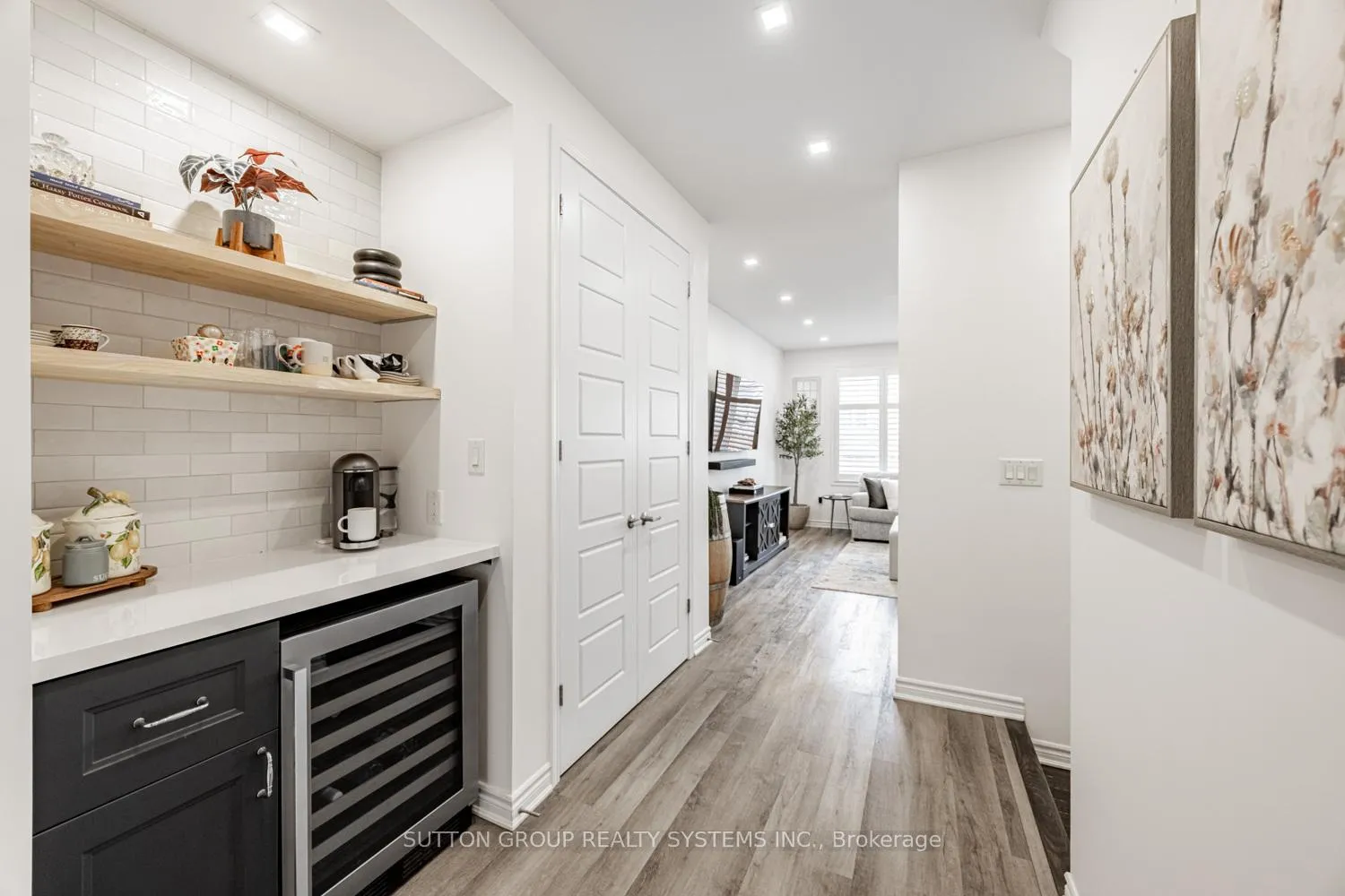 Photo 7 of 966 Cherry Court, Milton, Cobban — HOMEH