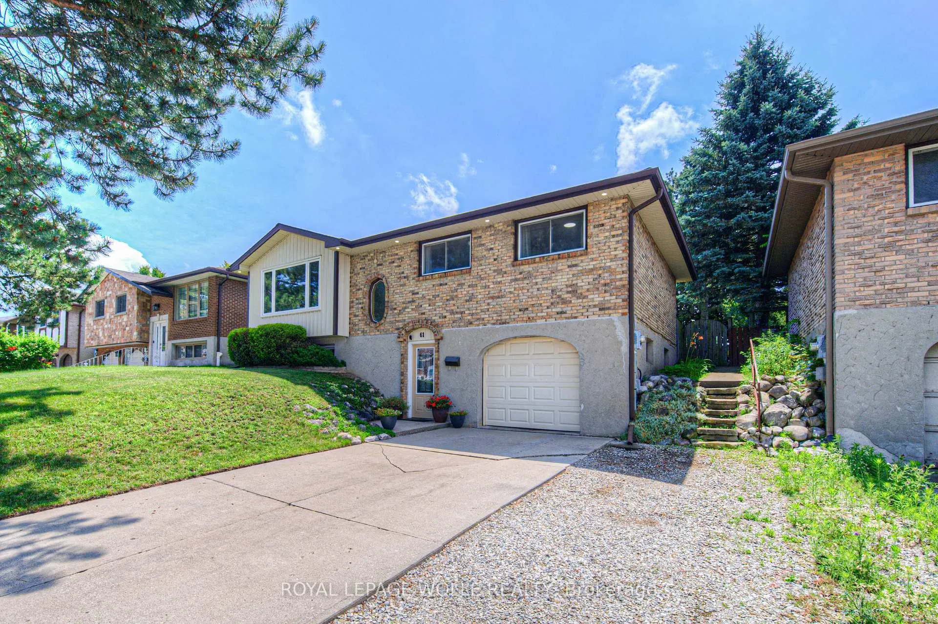 Photo 2 of 61 Bluerock Crescent, Cambridge — HOMEH