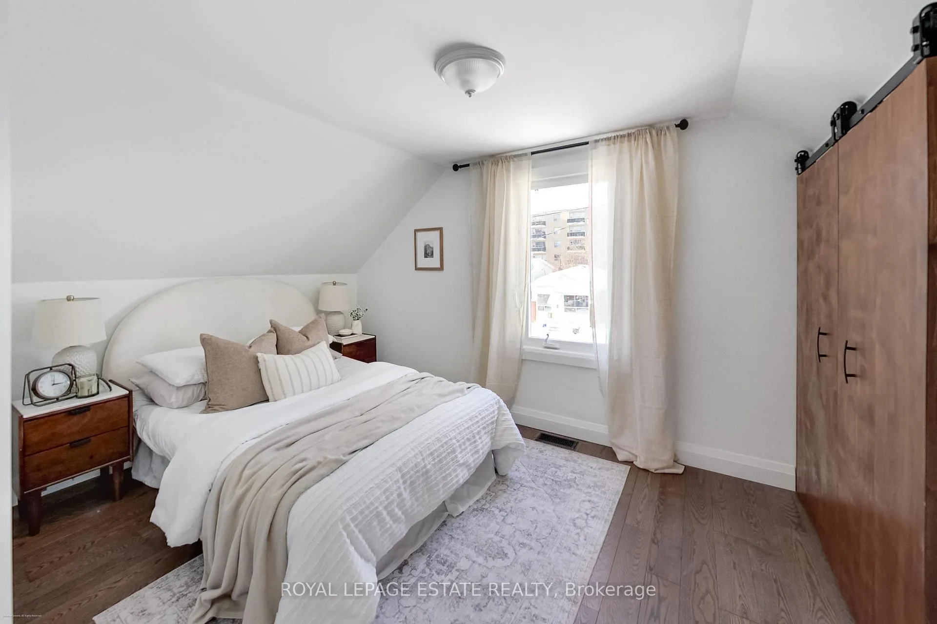 Photo 17 of 25 Coleridge Avenue, Toronto, Woodbine-Lumsden — HOMEH