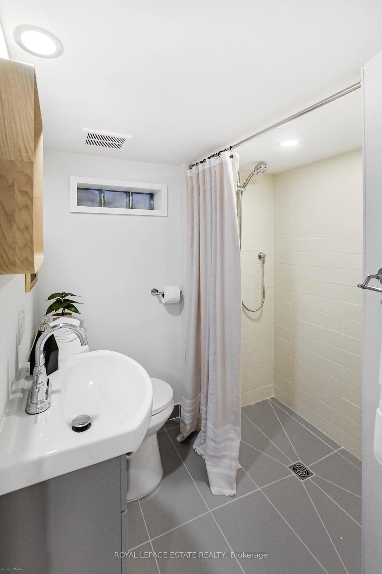 Photo 26 of 25 Coleridge Avenue, Toronto, Woodbine-Lumsden — HOMEH