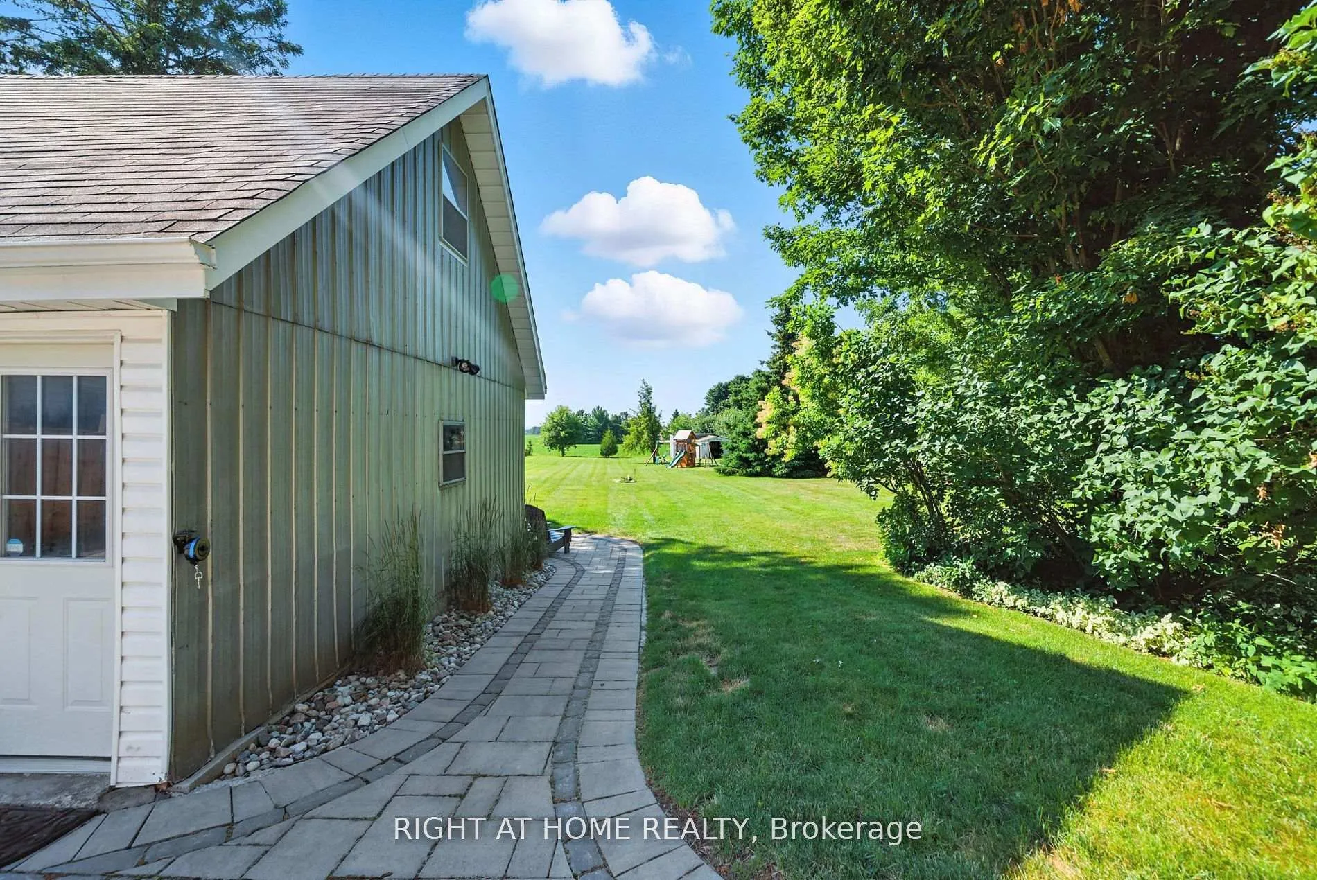 Photo 38 of 675 Myrtle Road W, Whitby, Rural Whitby — HOMEH