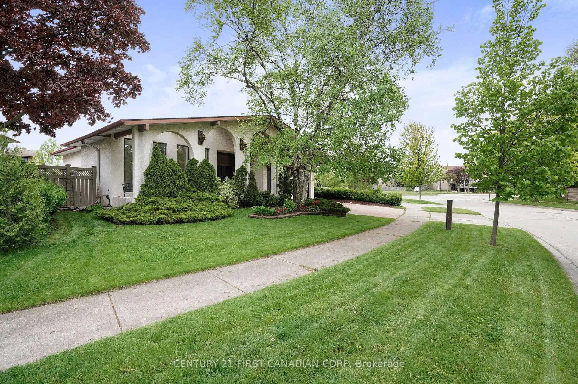 Photo 3 of 6 Audubon Street, Hamilton, Stoney Creek Mountain — HOMEH