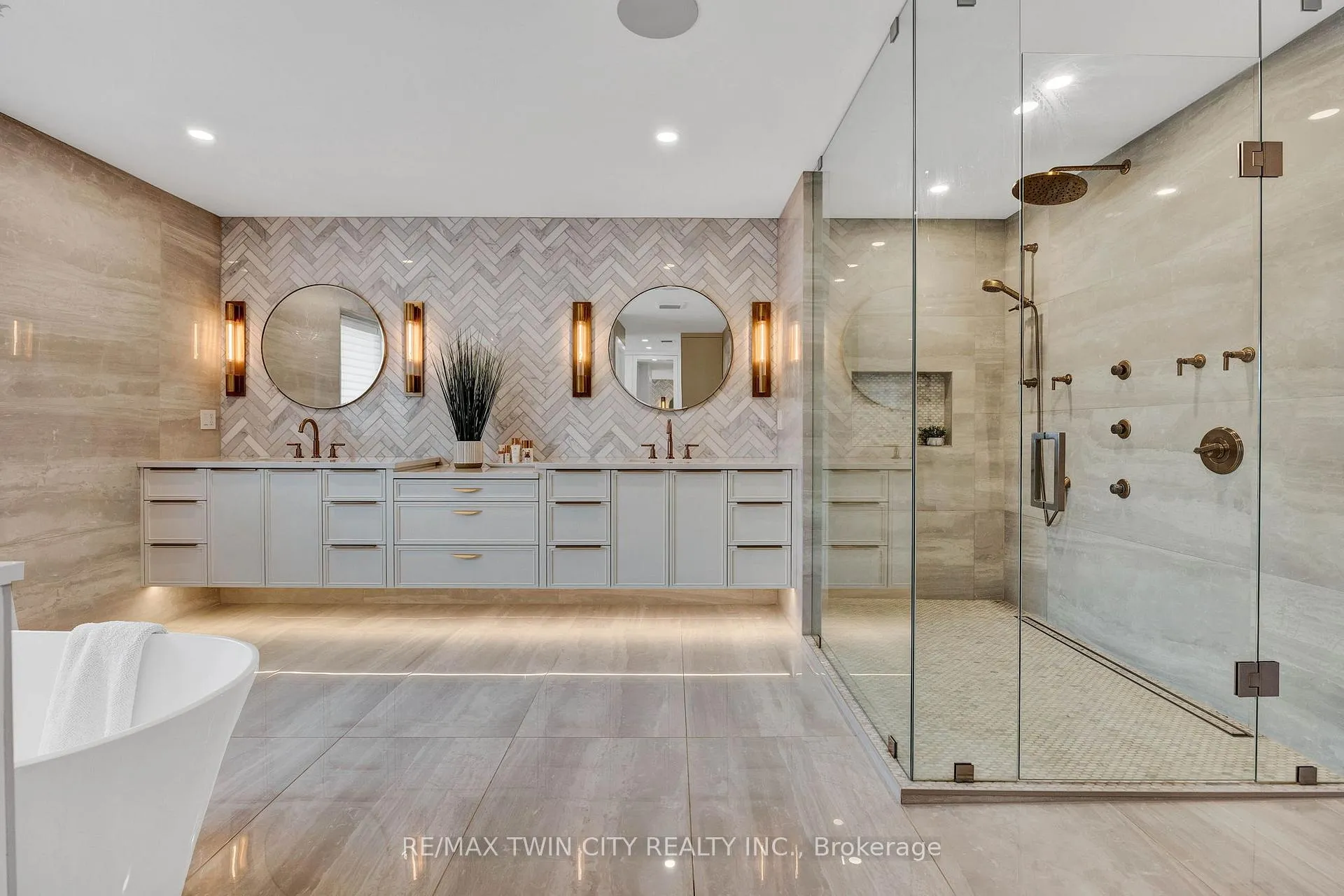 Photo 17 of 47 Huntley Crescent, Kitchener — HOMEH