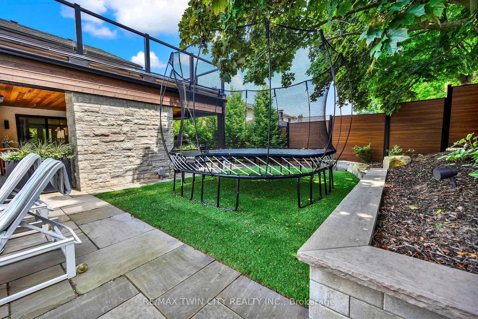Photo 32 of 47 Huntley Crescent, Kitchener — HOMEH