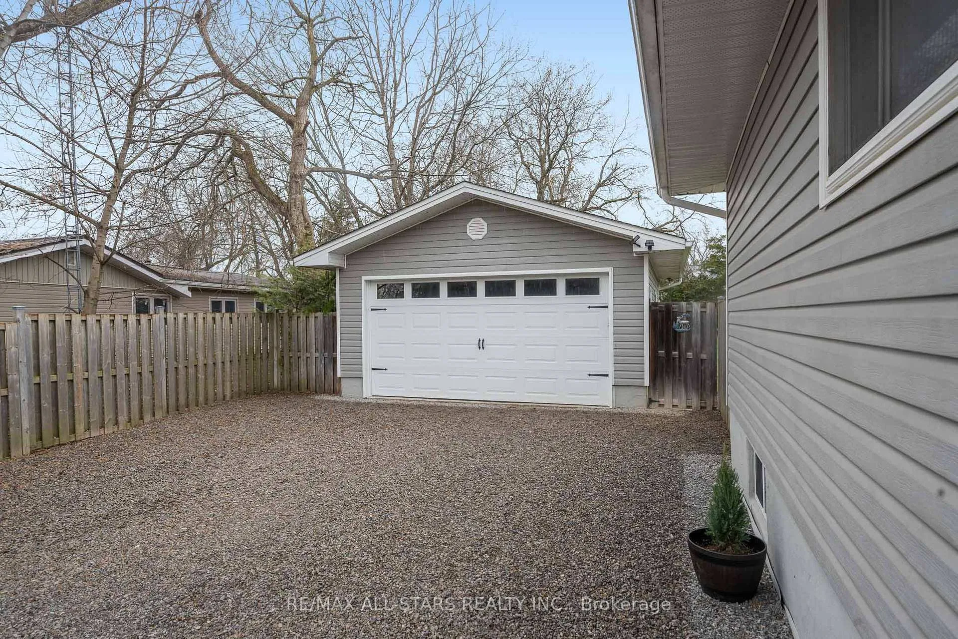 Photo 2 of 32 Newman Road, Kawartha Lakes, Mariposa — HOMEH