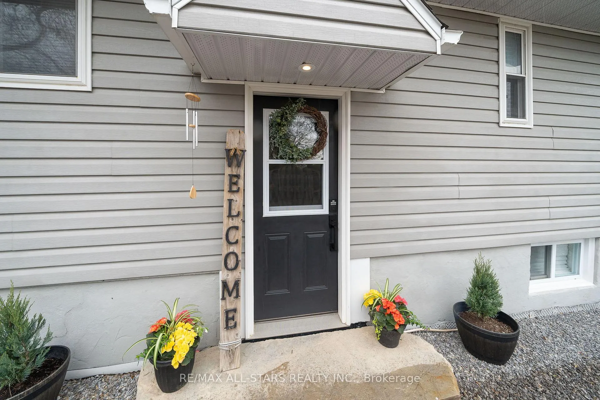 Photo 3 of 32 Newman Road, Kawartha Lakes, Mariposa — HOMEH