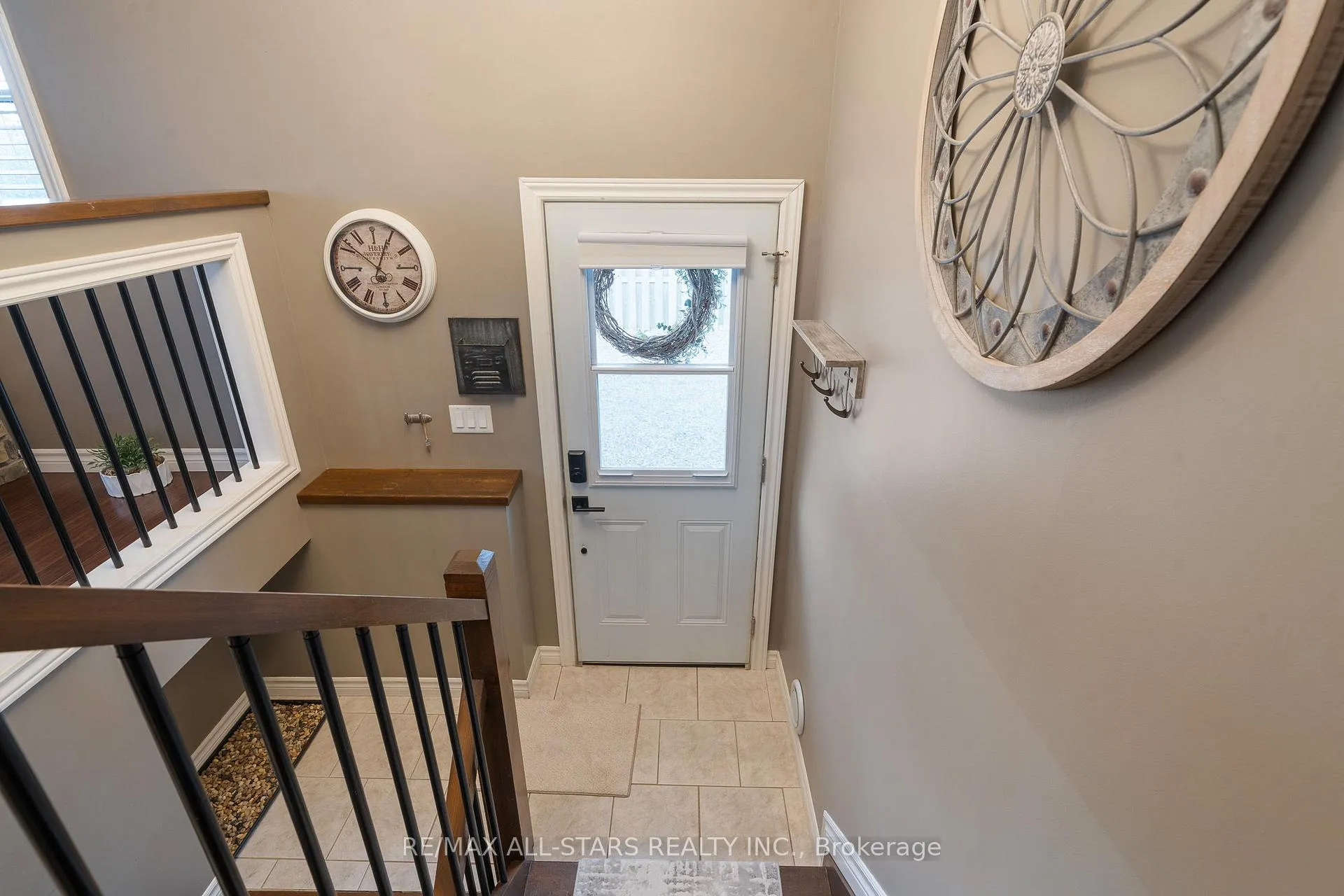 Photo 5 of 32 Newman Road, Kawartha Lakes, Mariposa — HOMEH